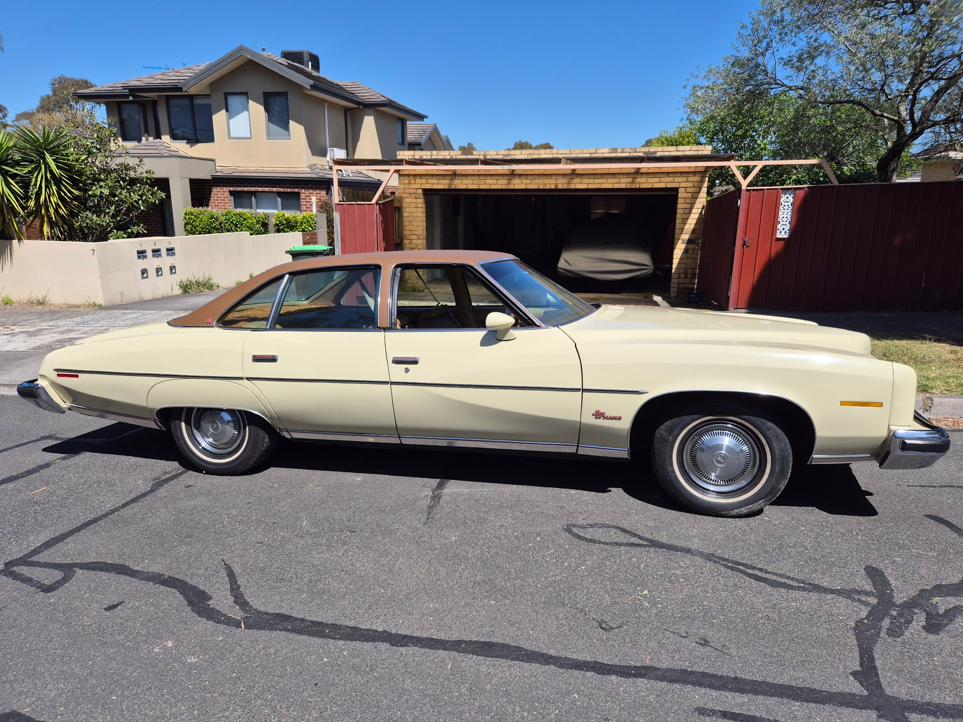 1974 PONTIAC LEMANS SEDAN