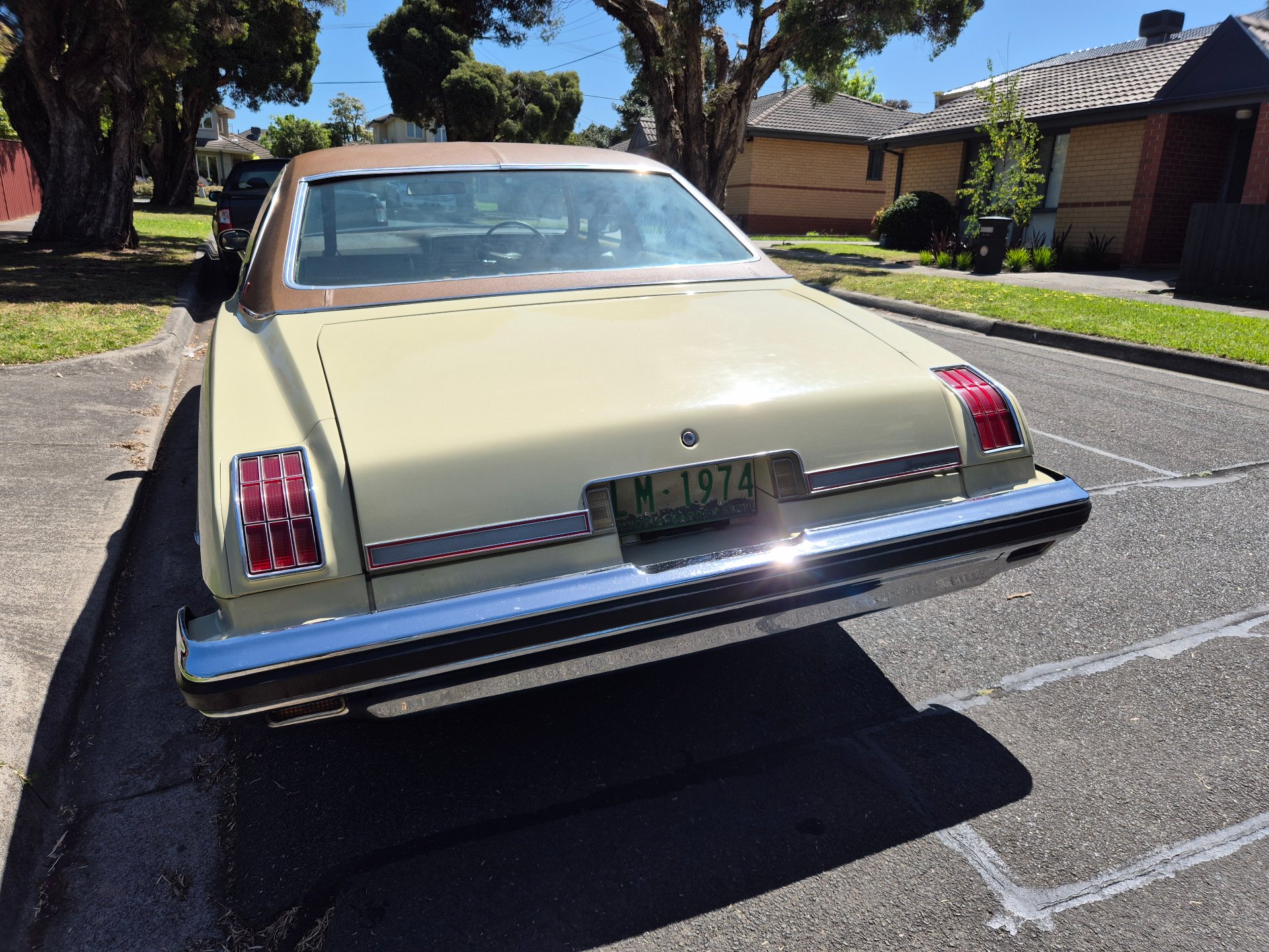 1974 PONTIAC LEMANS SEDAN