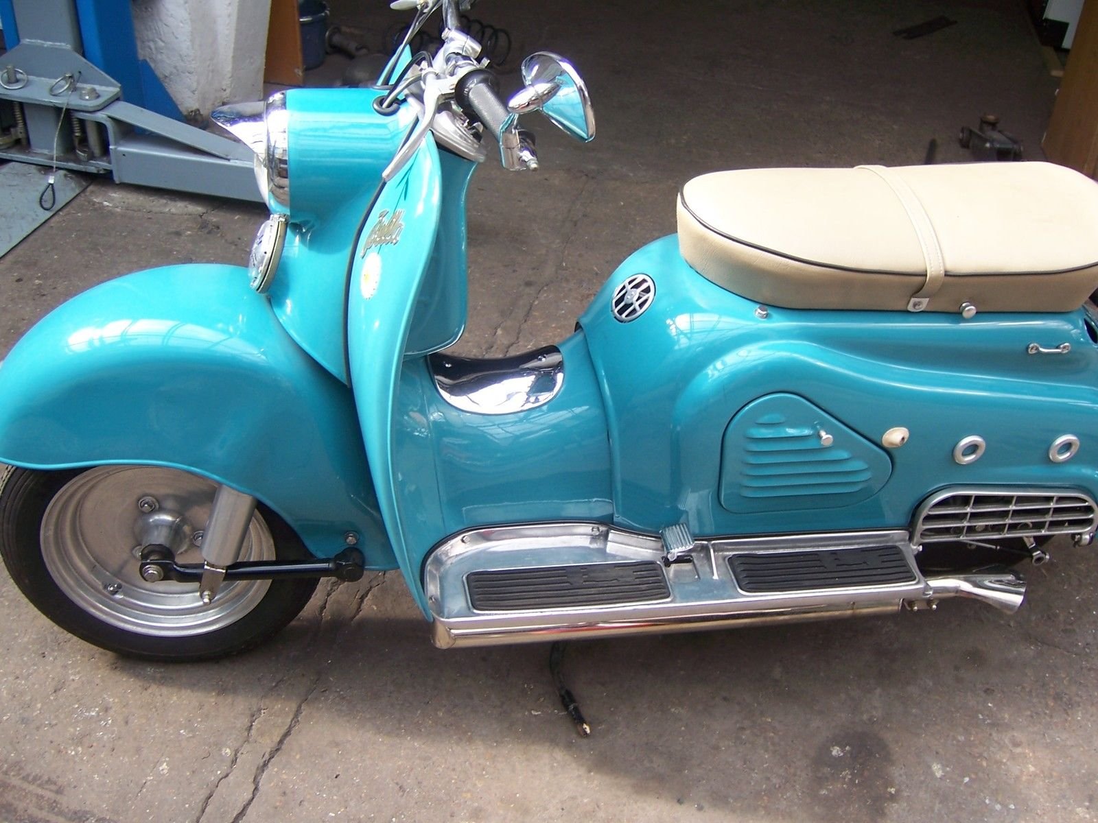 1957 ZUNDAPP BELLA R201 SCOOTER