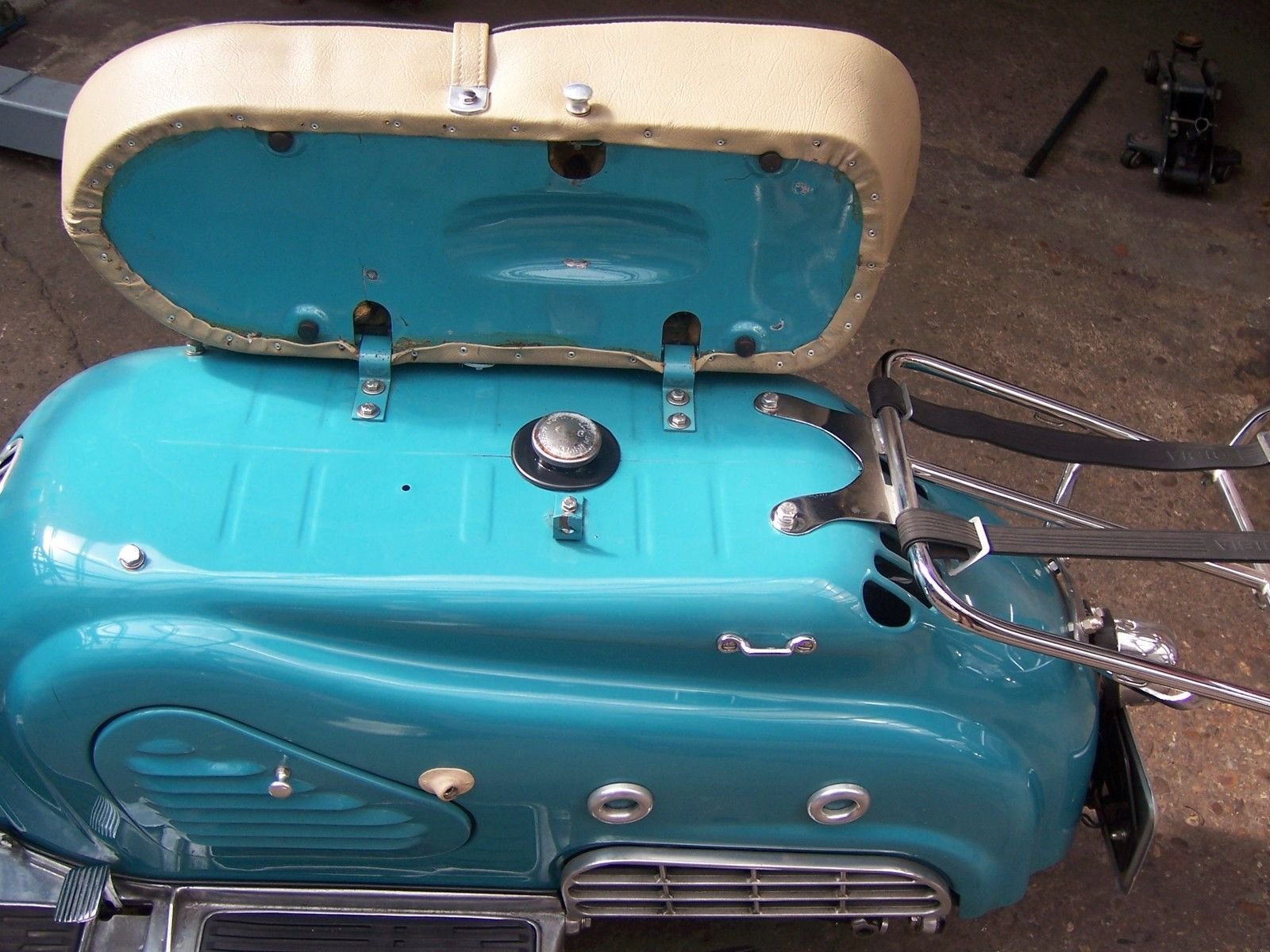 1957 ZUNDAPP BELLA R201 SCOOTER