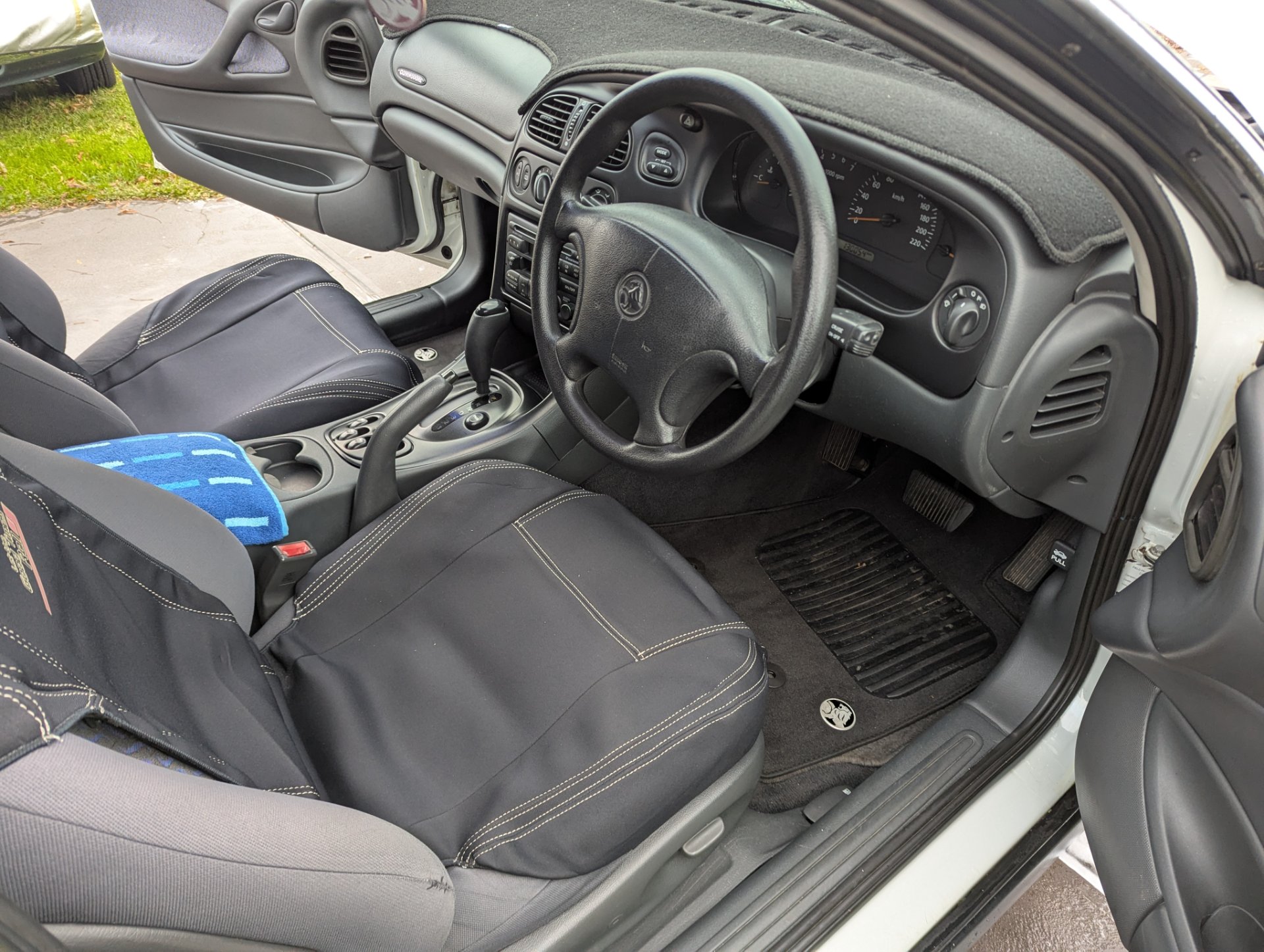 1998 HOLDEN COMMODORE VT 50th ANNIVERSARY 4 SP AUTOMATIC 4D SEDAN