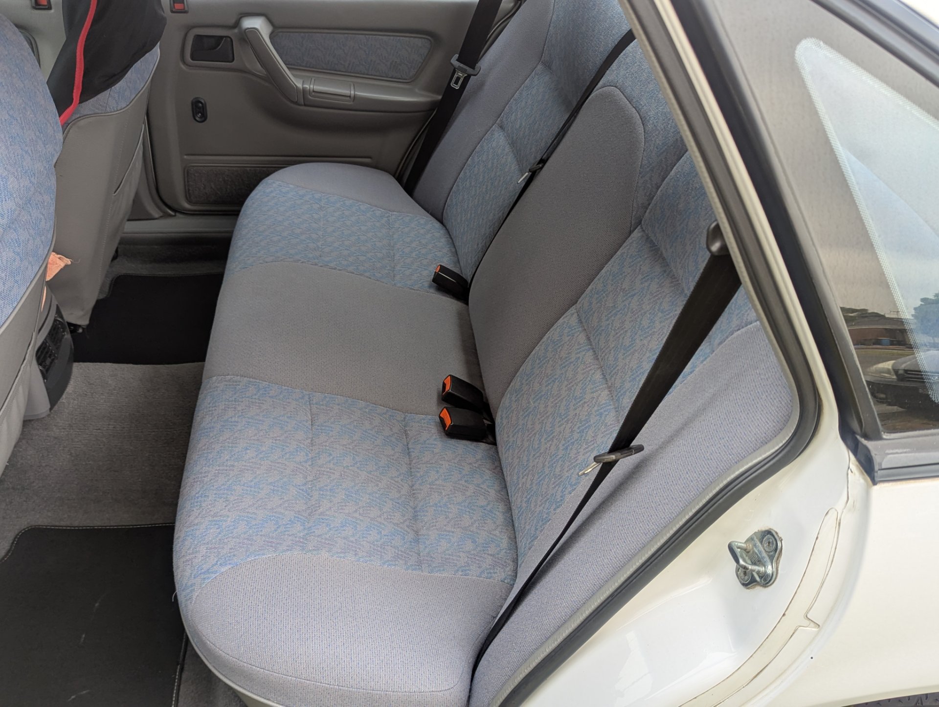 1995 HOLDEN COMMODORE VRII EQUIPE 4 SP AUTOMATIC 4D SEDAN