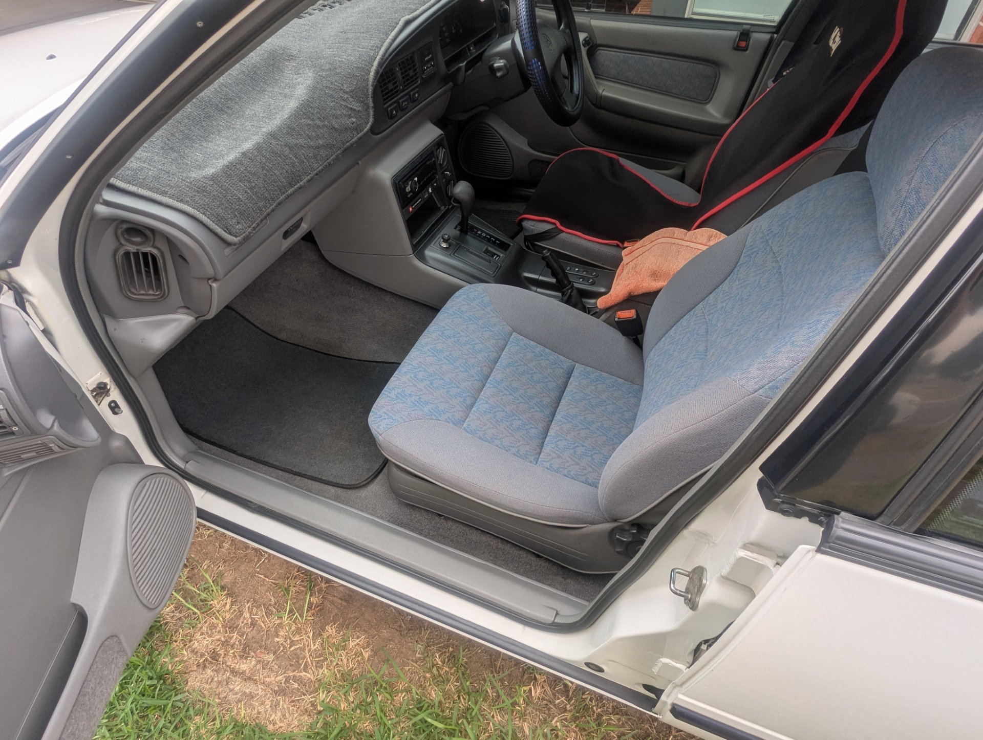 1995 HOLDEN COMMODORE VRII EQUIPE 4 SP AUTOMATIC 4D SEDAN