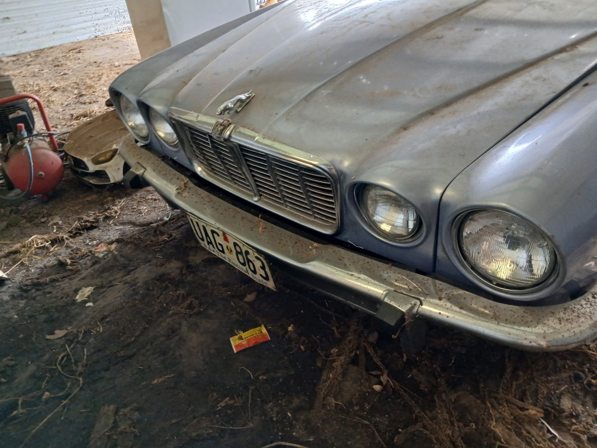 1975 JAGUAR XJ6 SEDAN