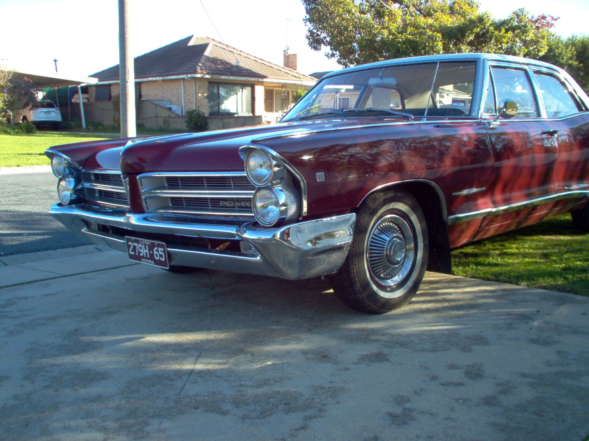 1965 PONTIAC PARISIENNE 2 SP AUTOMATIC 4D SEDAN