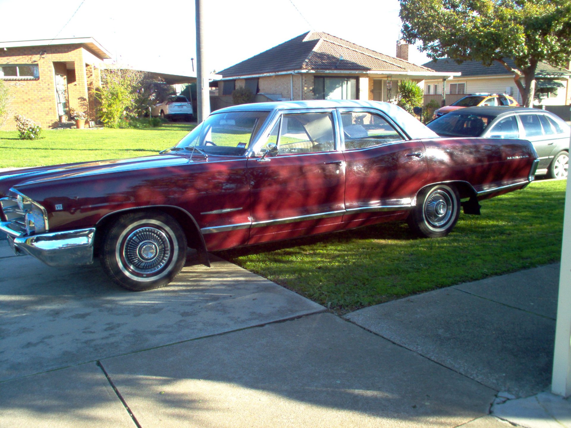1965 PONTIAC PARISIENNE 2 SP AUTOMATIC 4D SEDAN