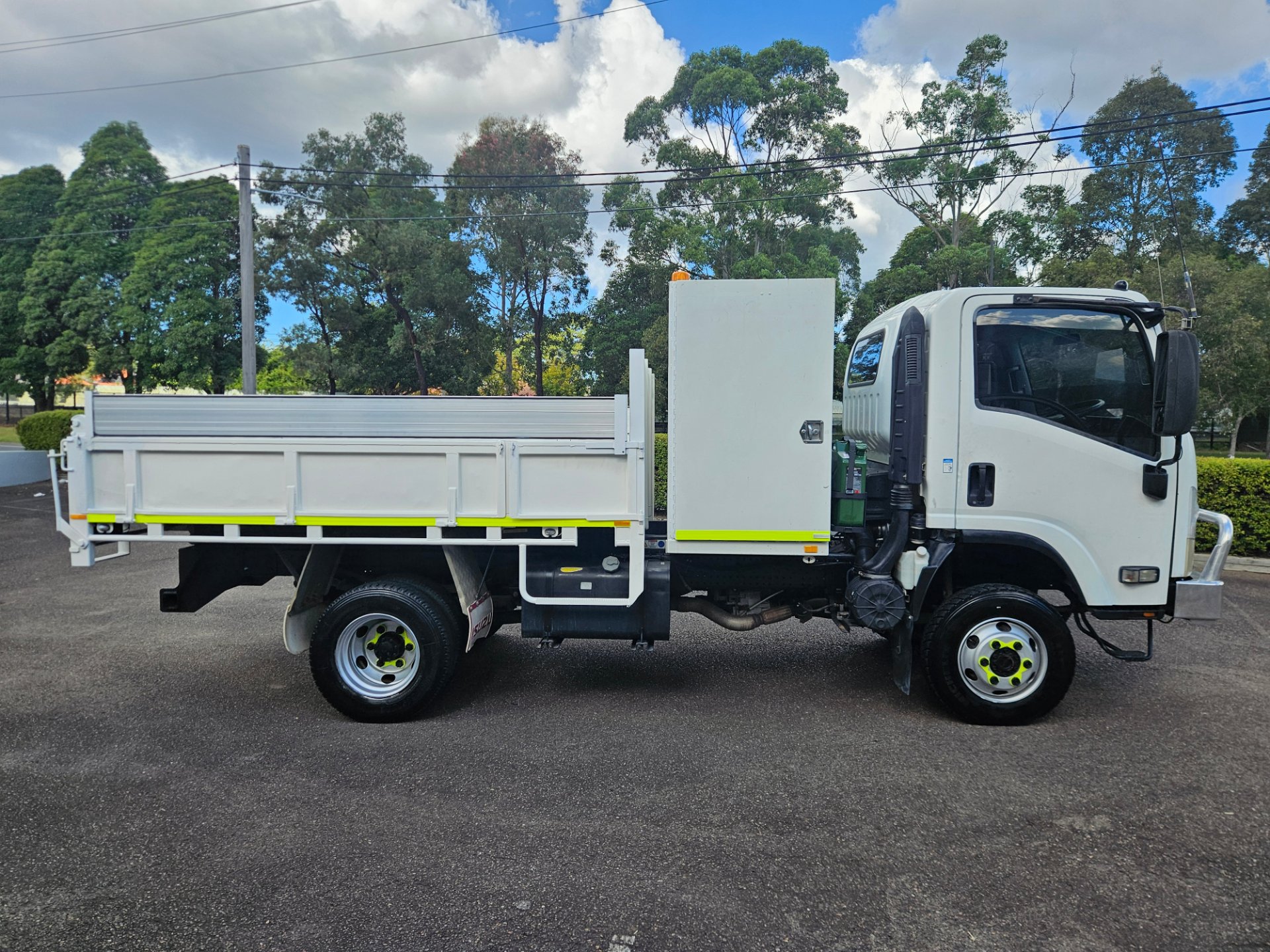 2014 ISUZU NPS 300 4X4 TIPPER TRUCK