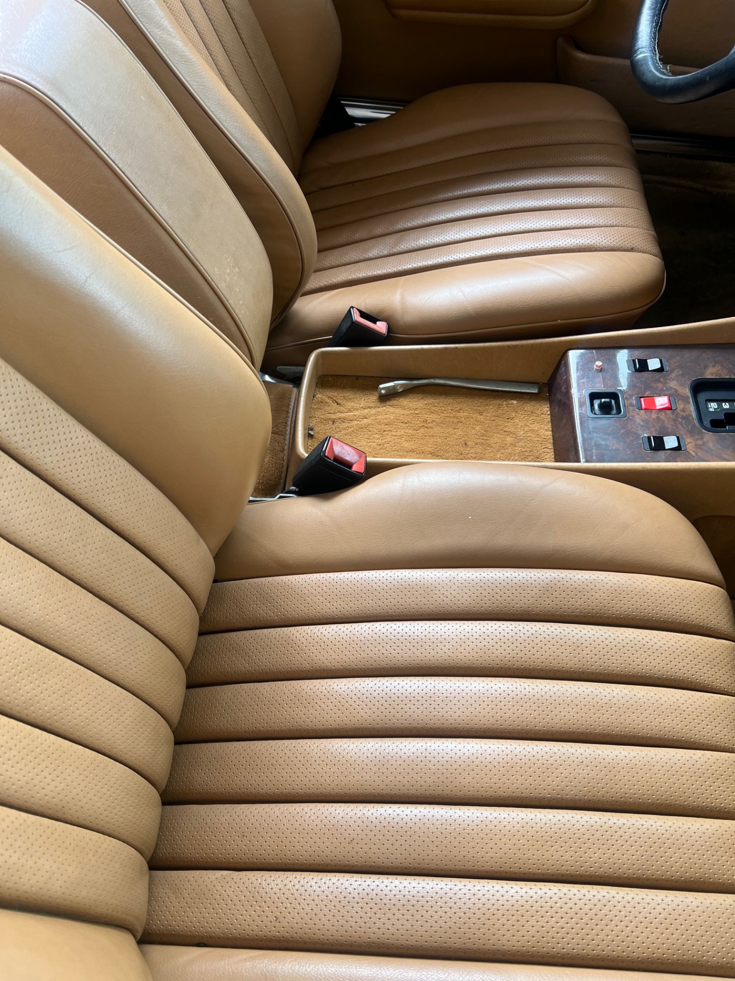 1986 MERCEDES-BENZ 560 SL 4 SP AUTOMATIC 2D CONVERTIBLE