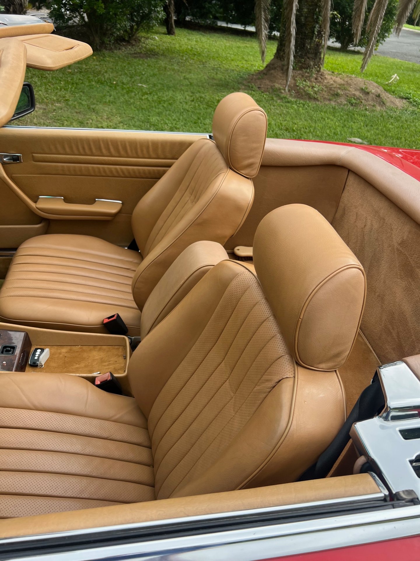 1986 MERCEDES-BENZ 560 SL 4 SP AUTOMATIC 2D CONVERTIBLE