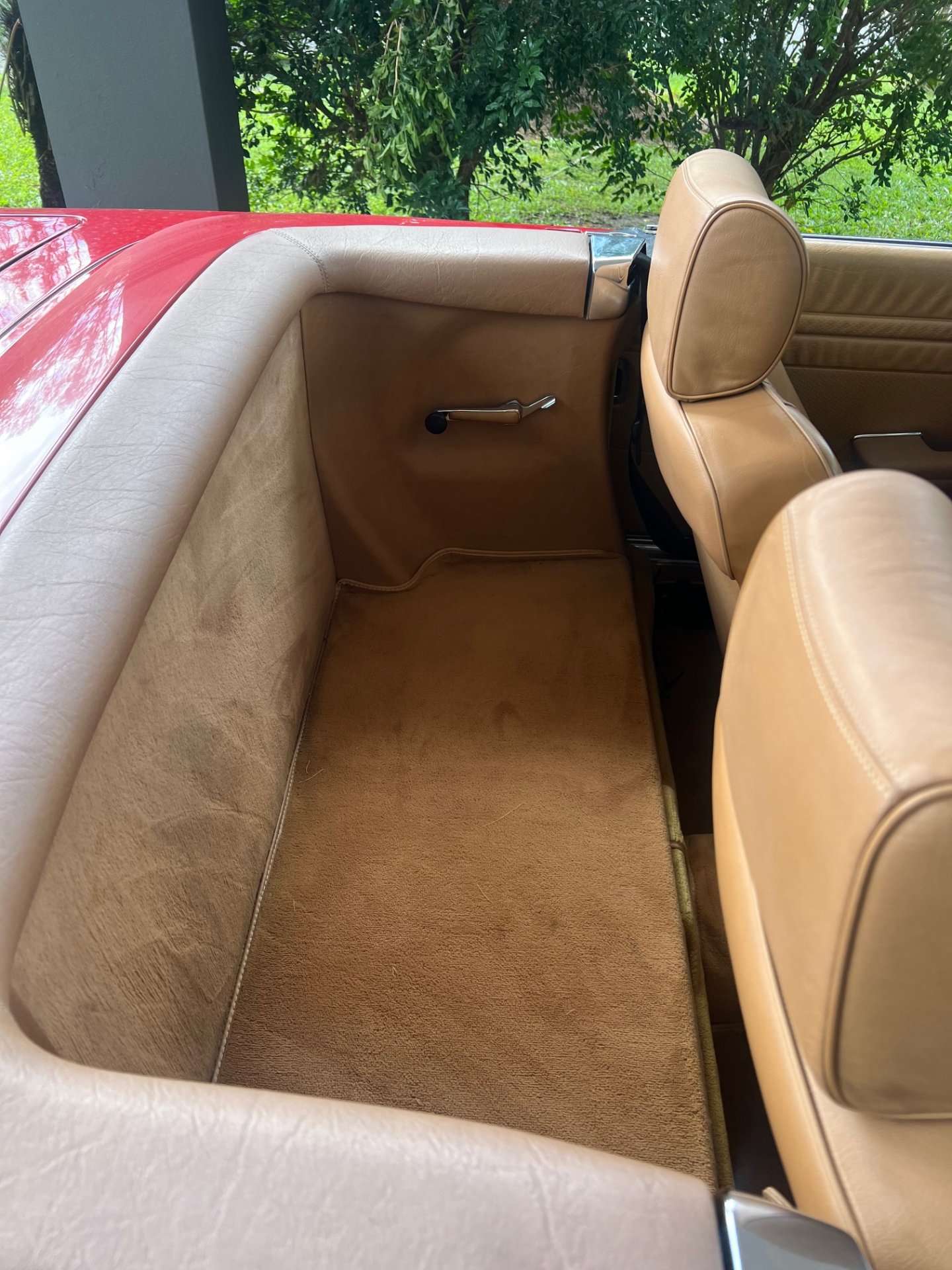 1986 MERCEDES-BENZ 560 SL 4 SP AUTOMATIC 2D CONVERTIBLE