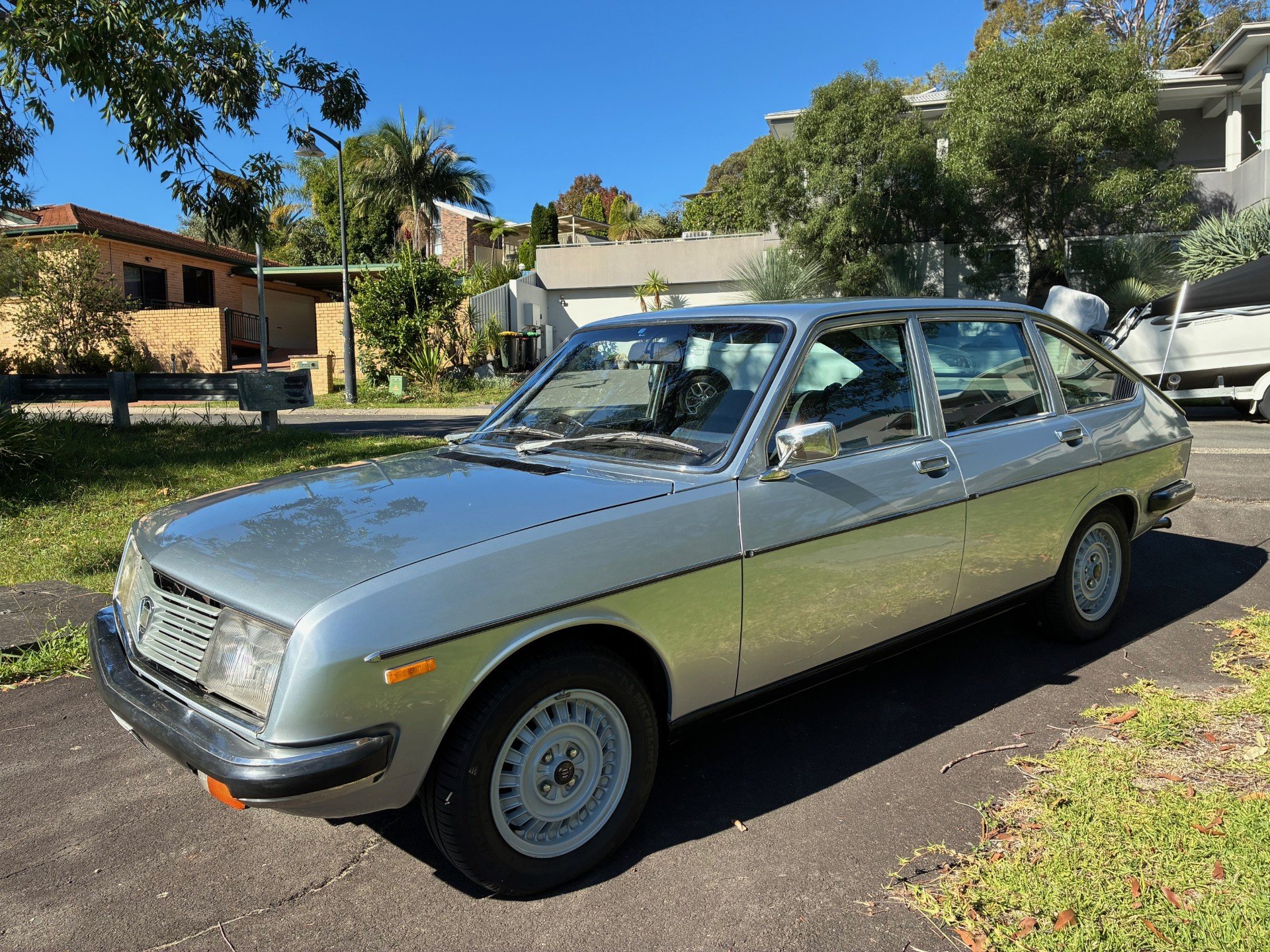 1981 LANCIA BETA 2000 5 SP MANUAL 4D SEDAN