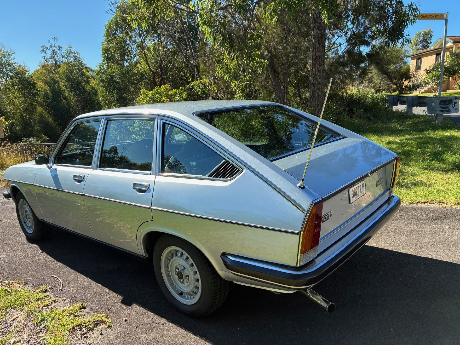 1981 LANCIA BETA 2000 5 SP MANUAL 4D SEDAN