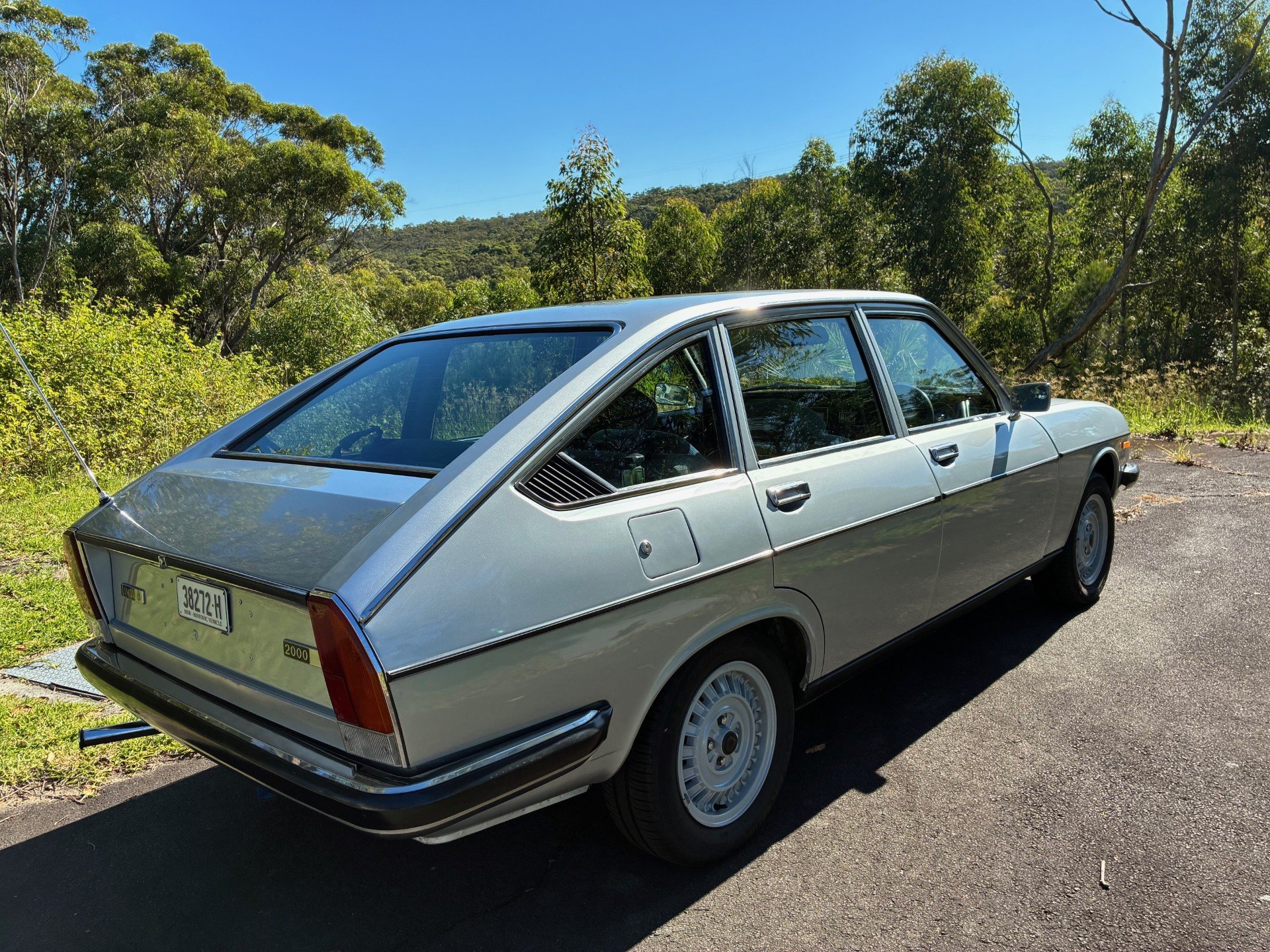 1981 LANCIA BETA 2000 5 SP MANUAL 4D SEDAN
