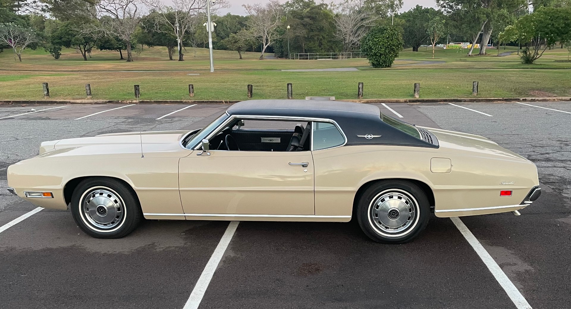 1971 FORD THUNDERBIRD AUTOMATIC COUPE