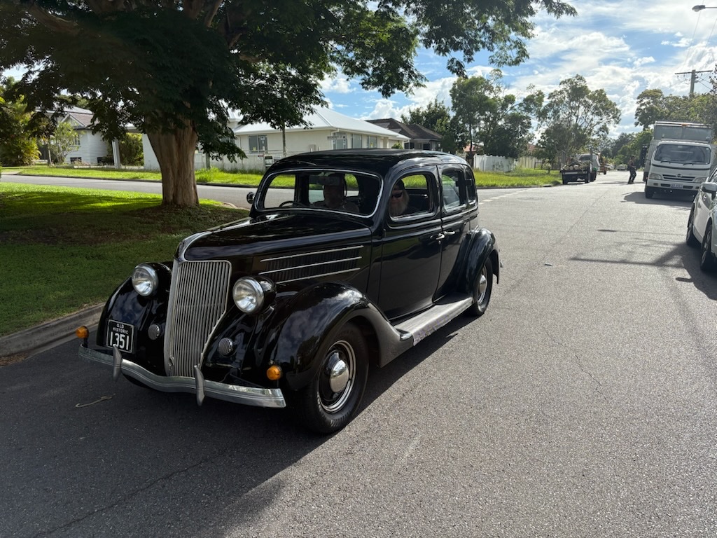 1936 FORD V8 SEDAN 