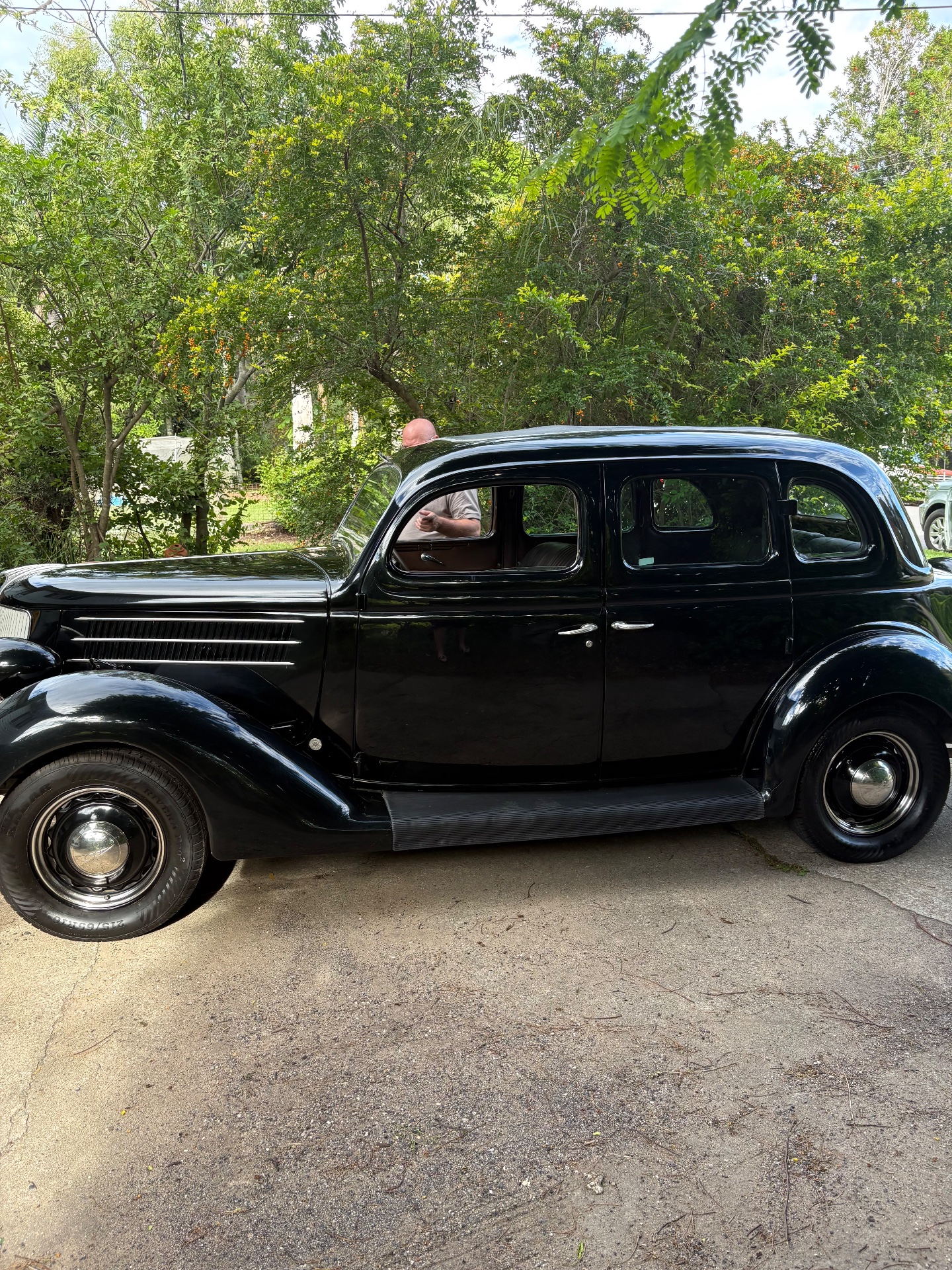 1936 FORD V8 SEDAN 