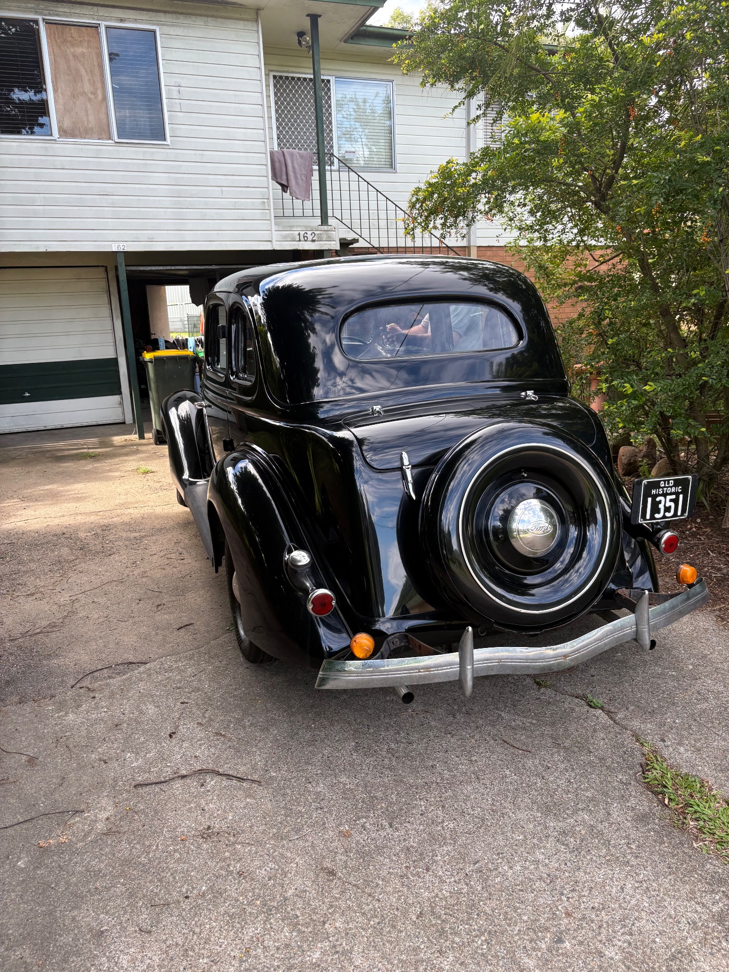 1936 FORD V8 SEDAN 