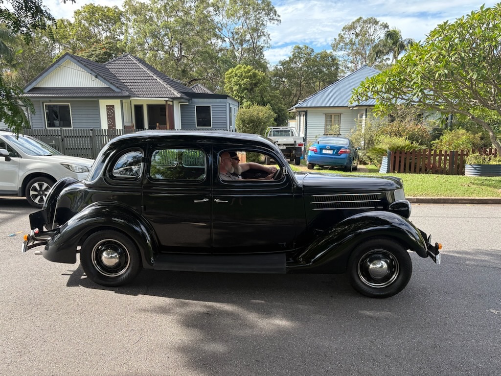 1936 FORD V8 SEDAN 
