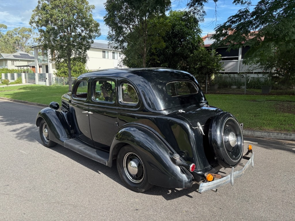 1936 FORD V8 SEDAN 