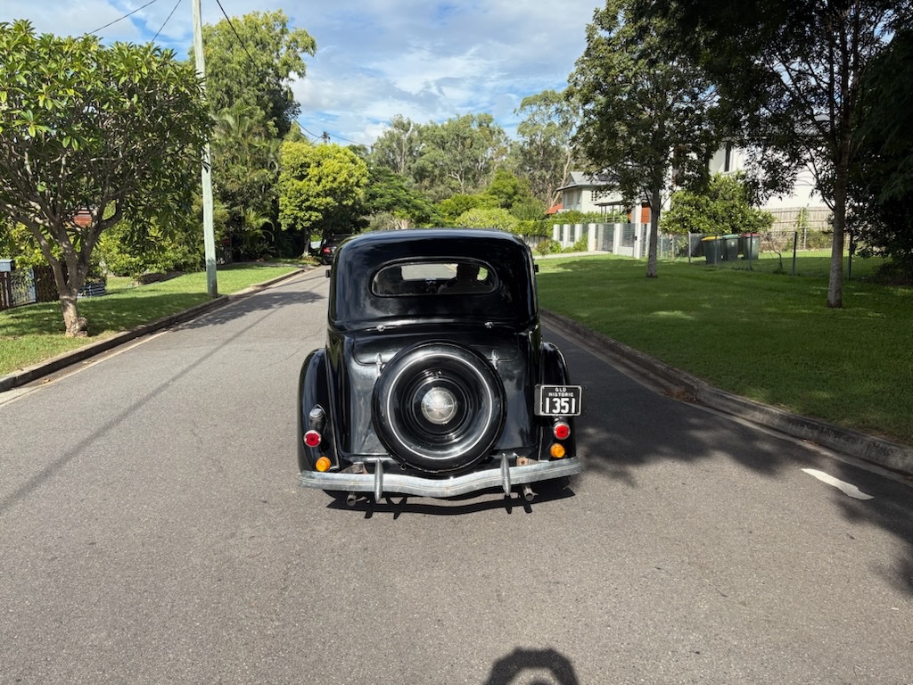 1936 FORD V8 SEDAN 