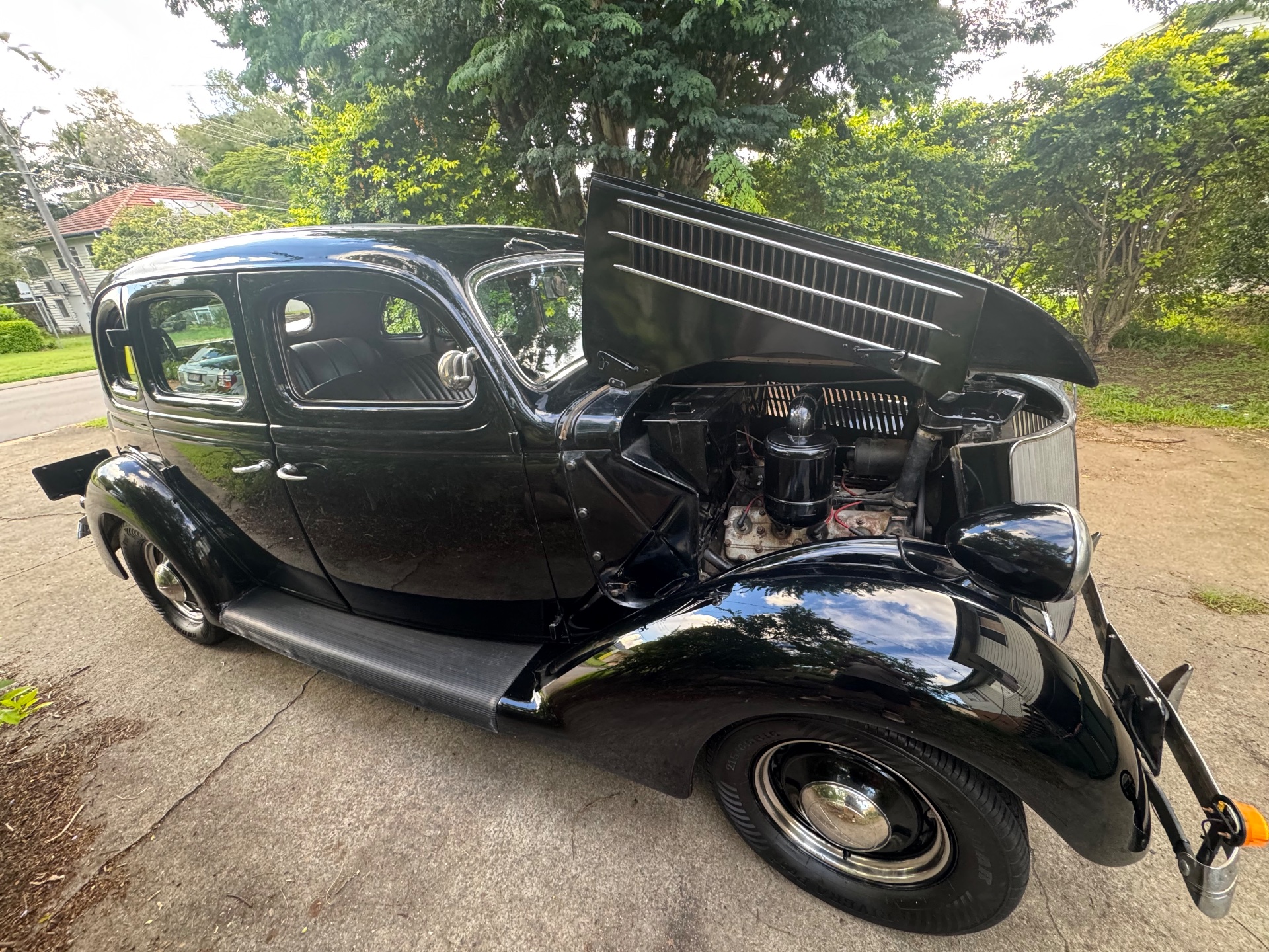 1936 FORD V8 SEDAN 
