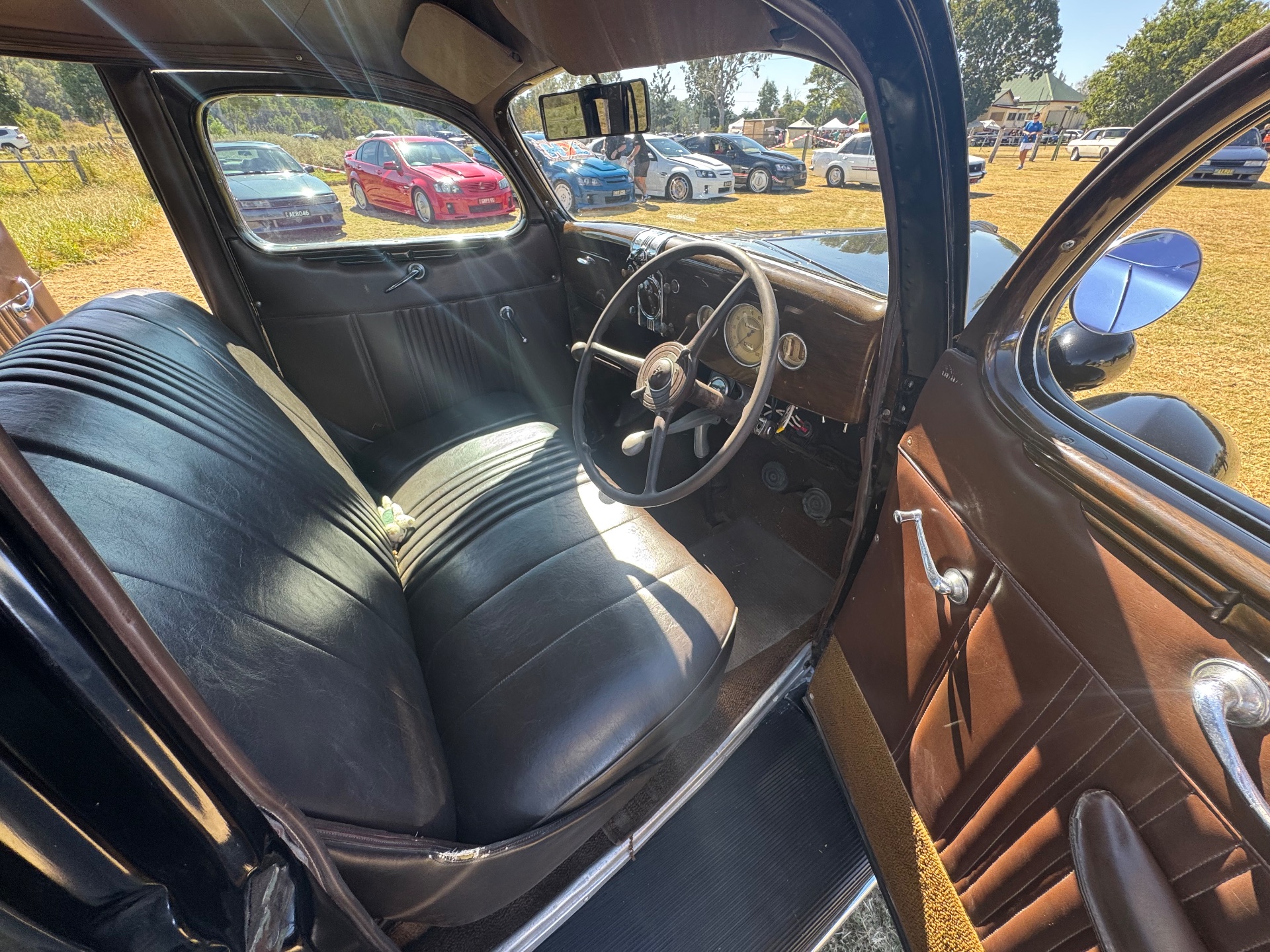 1936 FORD V8 SEDAN 