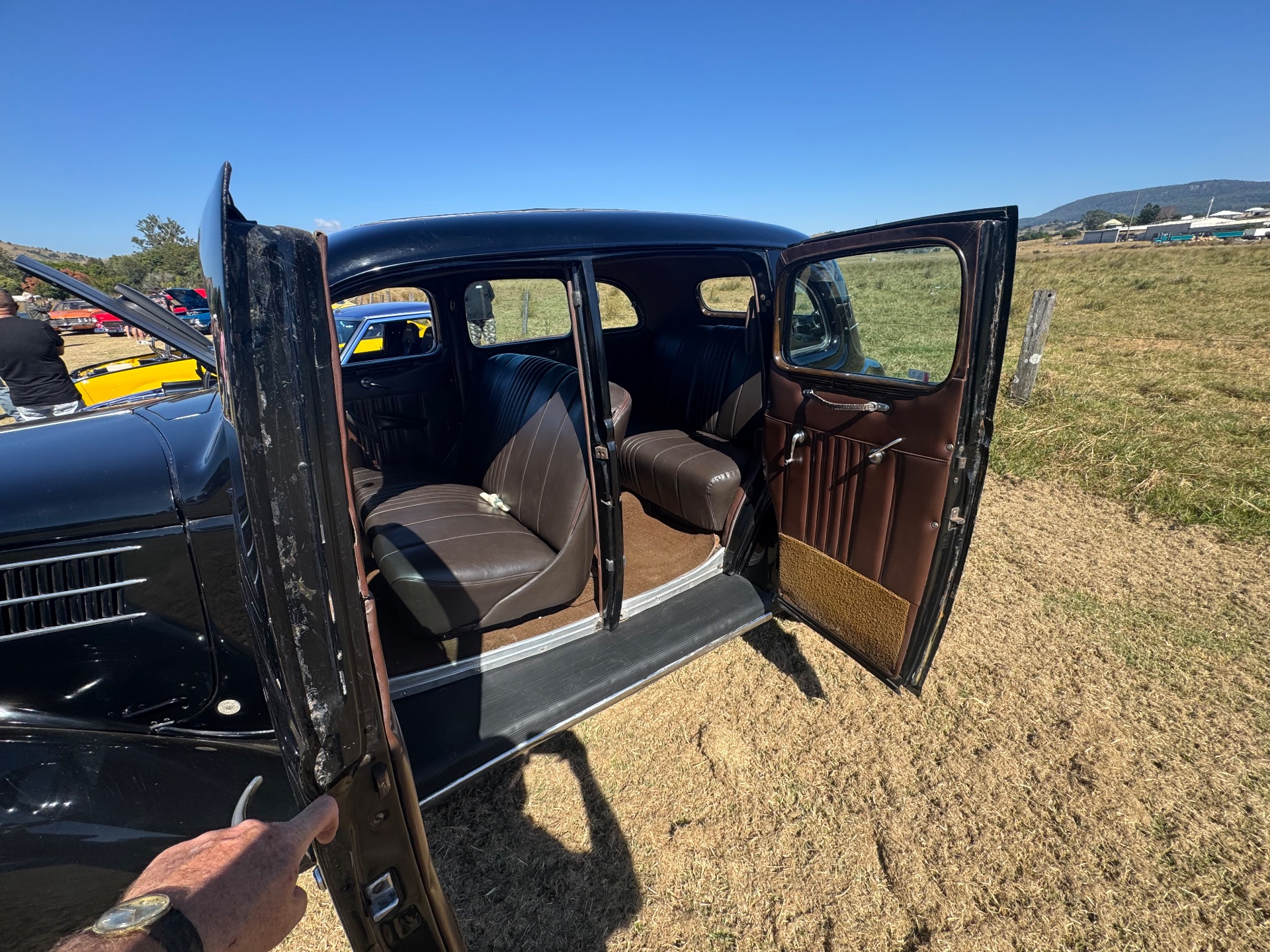 1936 FORD V8 SEDAN 