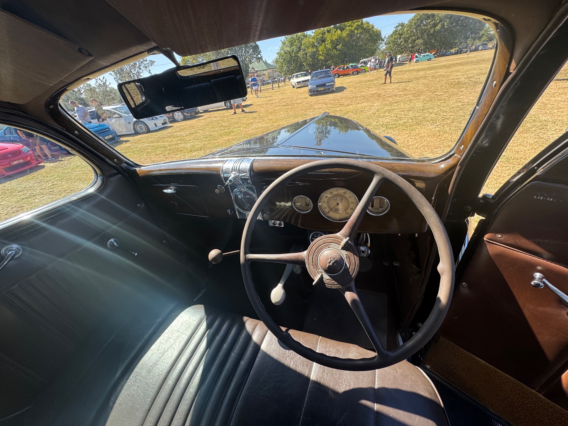 1936 FORD V8 SEDAN 