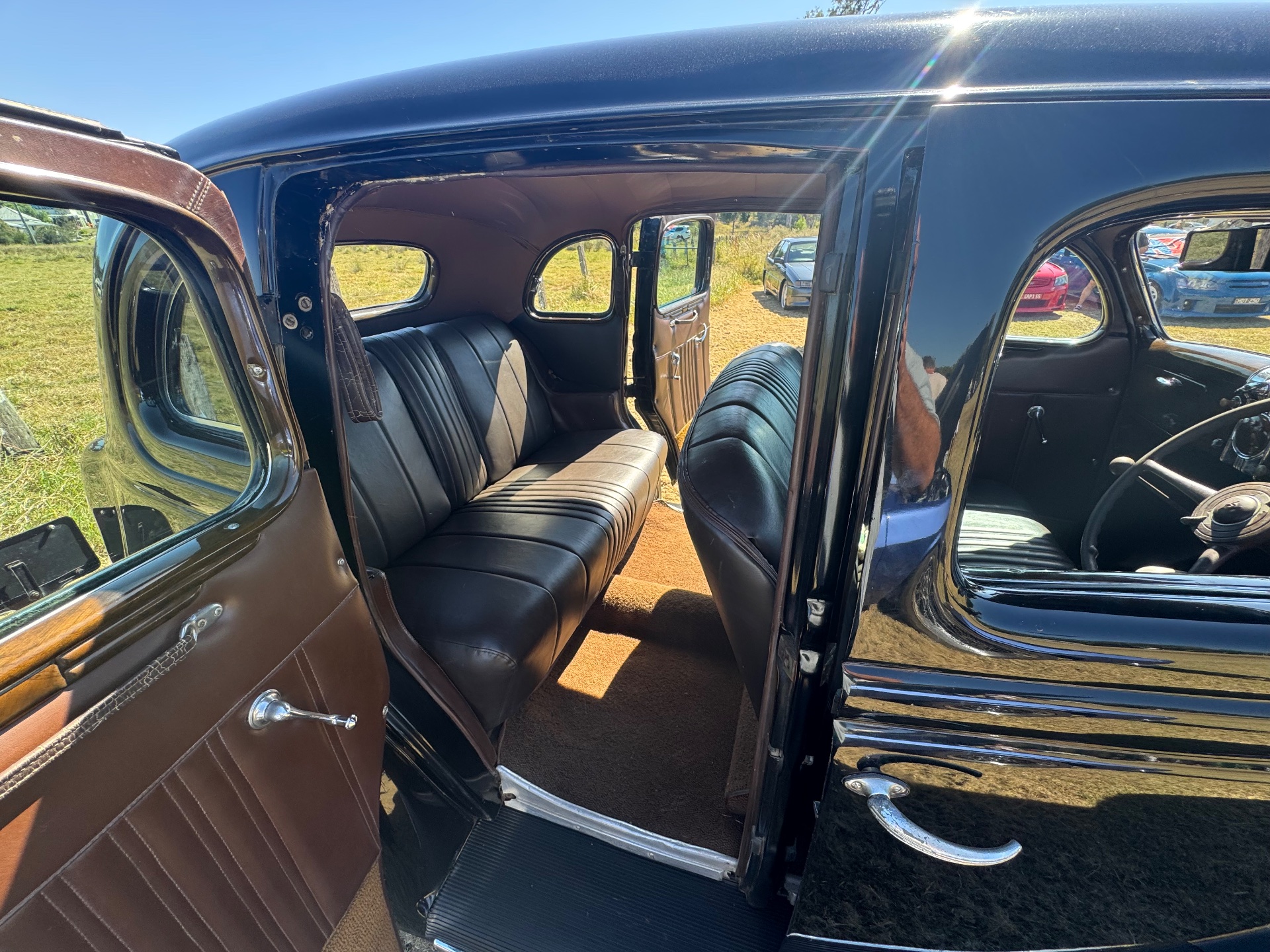1936 FORD V8 SEDAN 