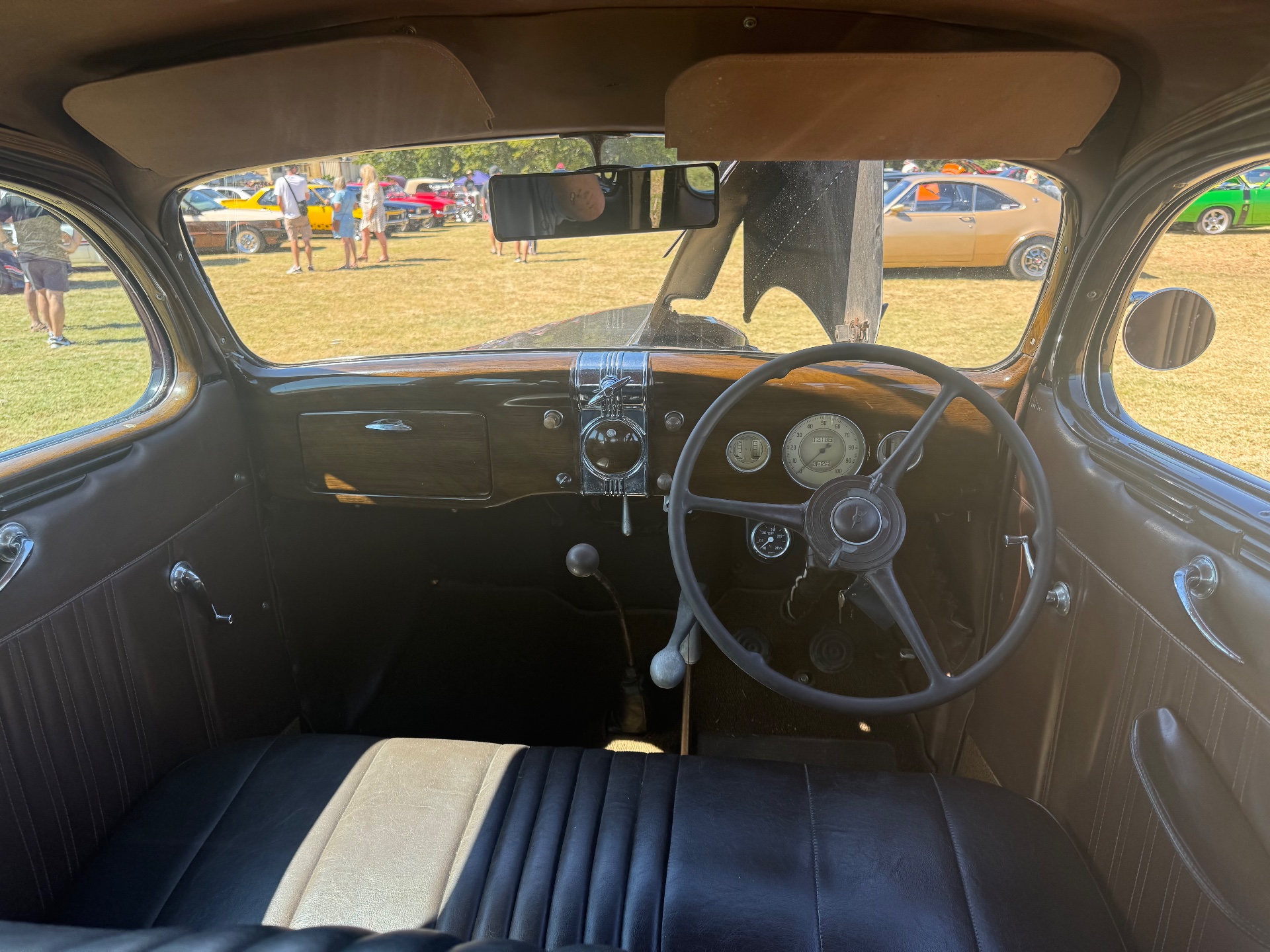 1936 FORD V8 SEDAN 