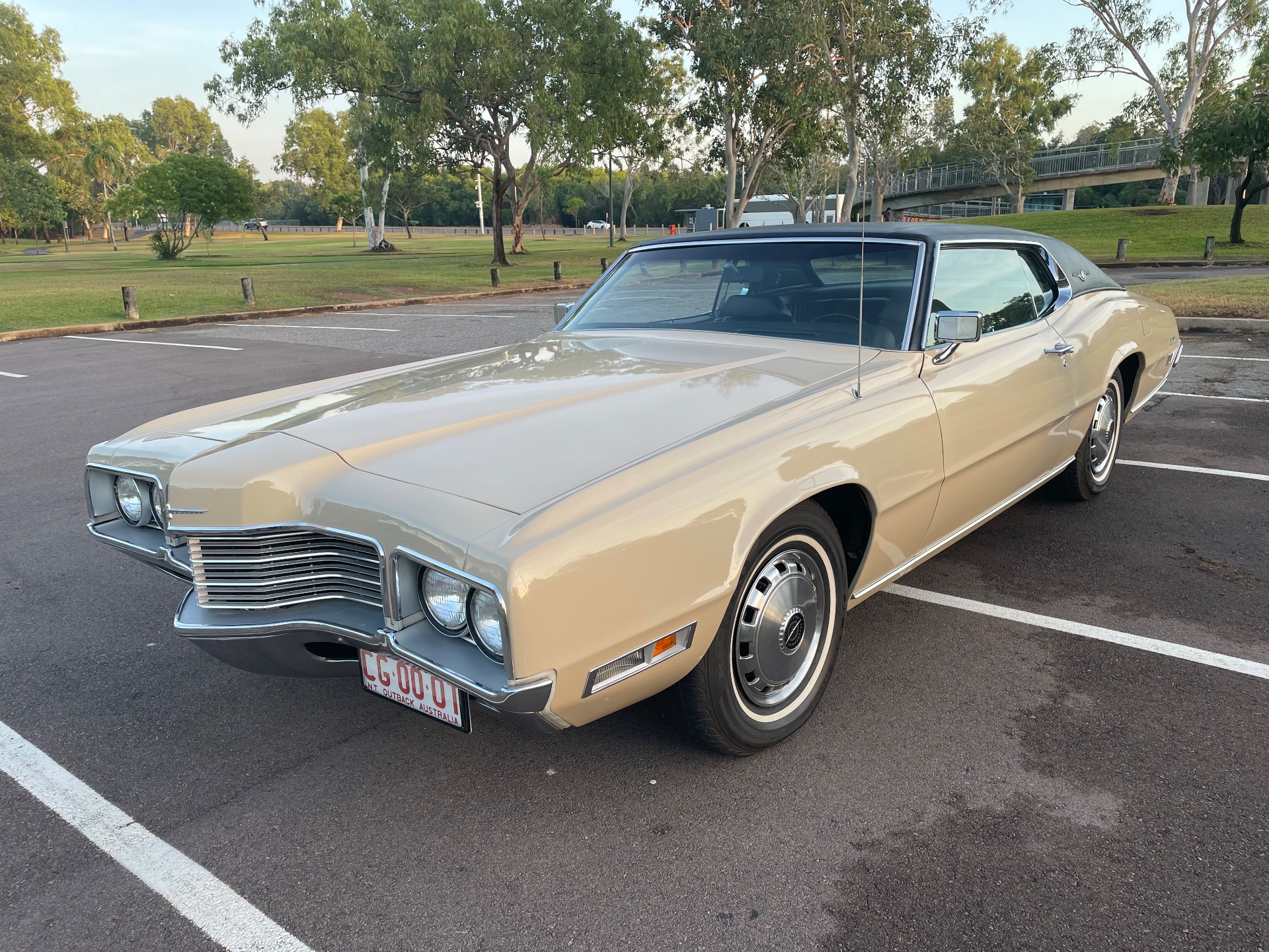 1971 FORD THUNDERBIRD AUTOMATIC COUPE