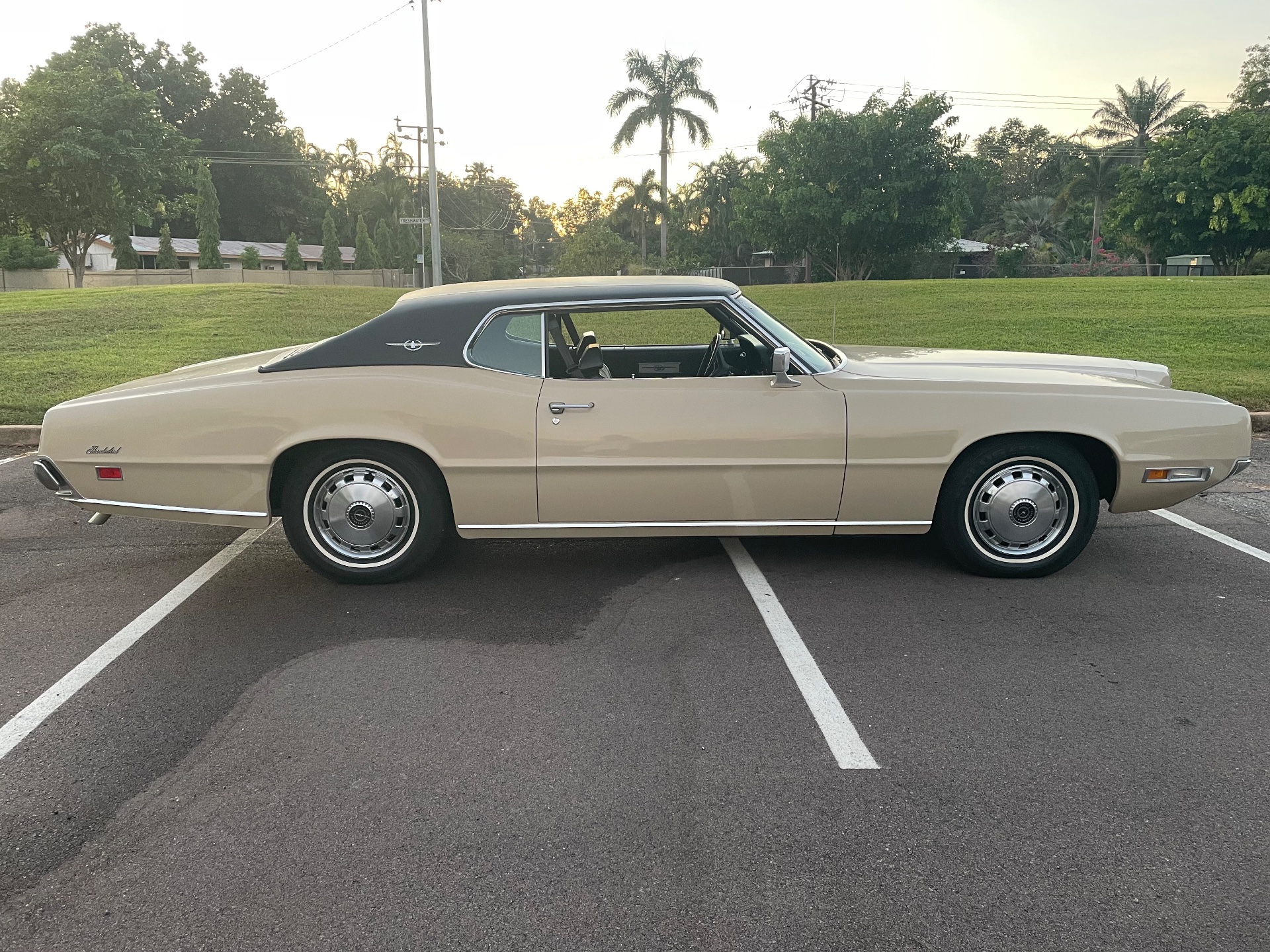 1971 FORD THUNDERBIRD AUTOMATIC COUPE