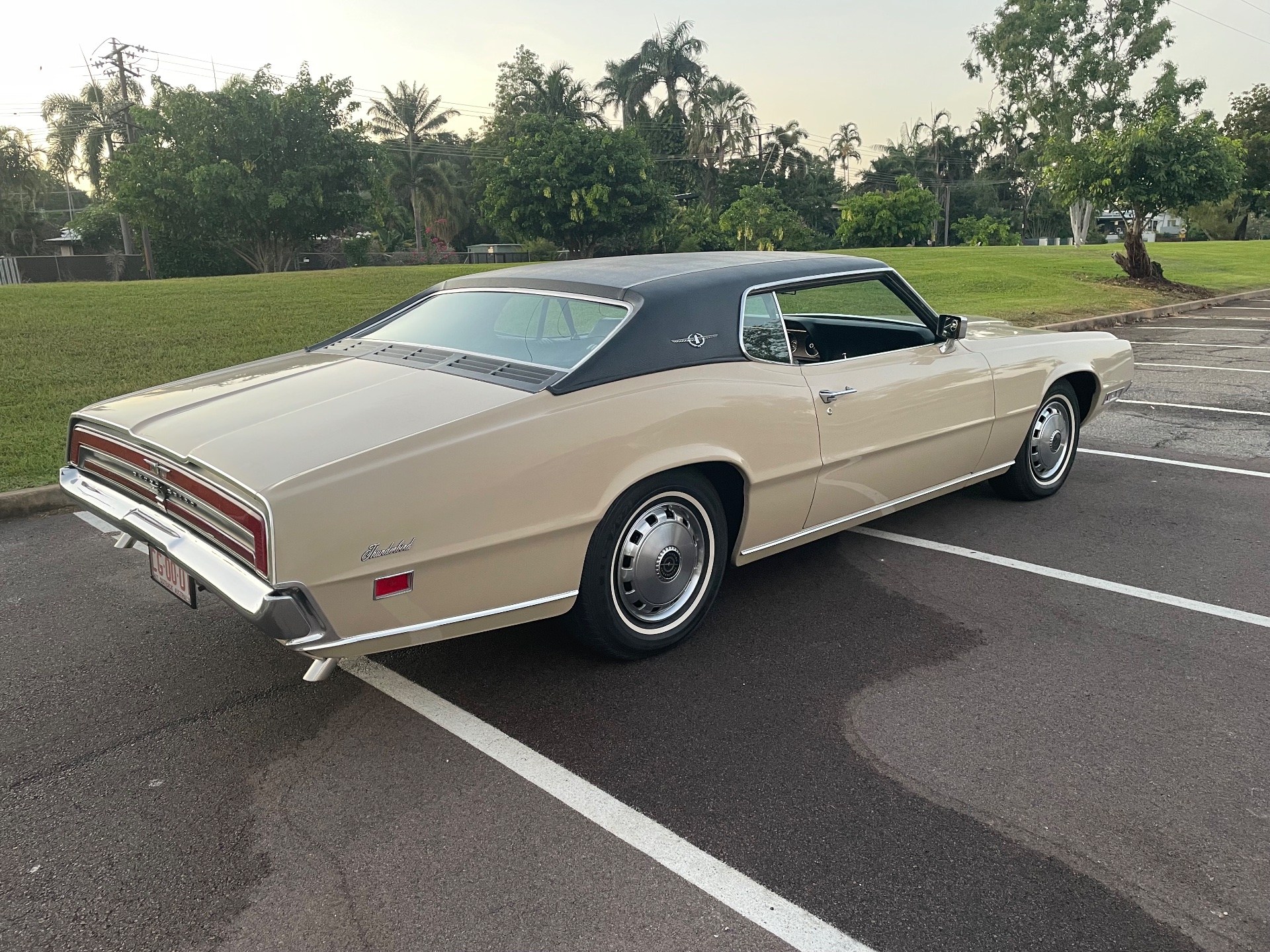 1971 FORD THUNDERBIRD AUTOMATIC COUPE