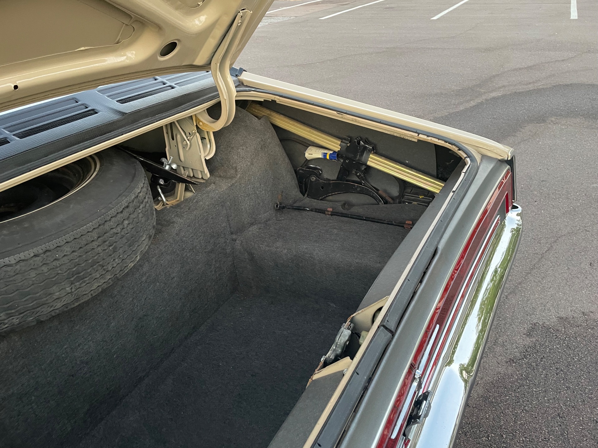 1971 FORD THUNDERBIRD AUTOMATIC COUPE