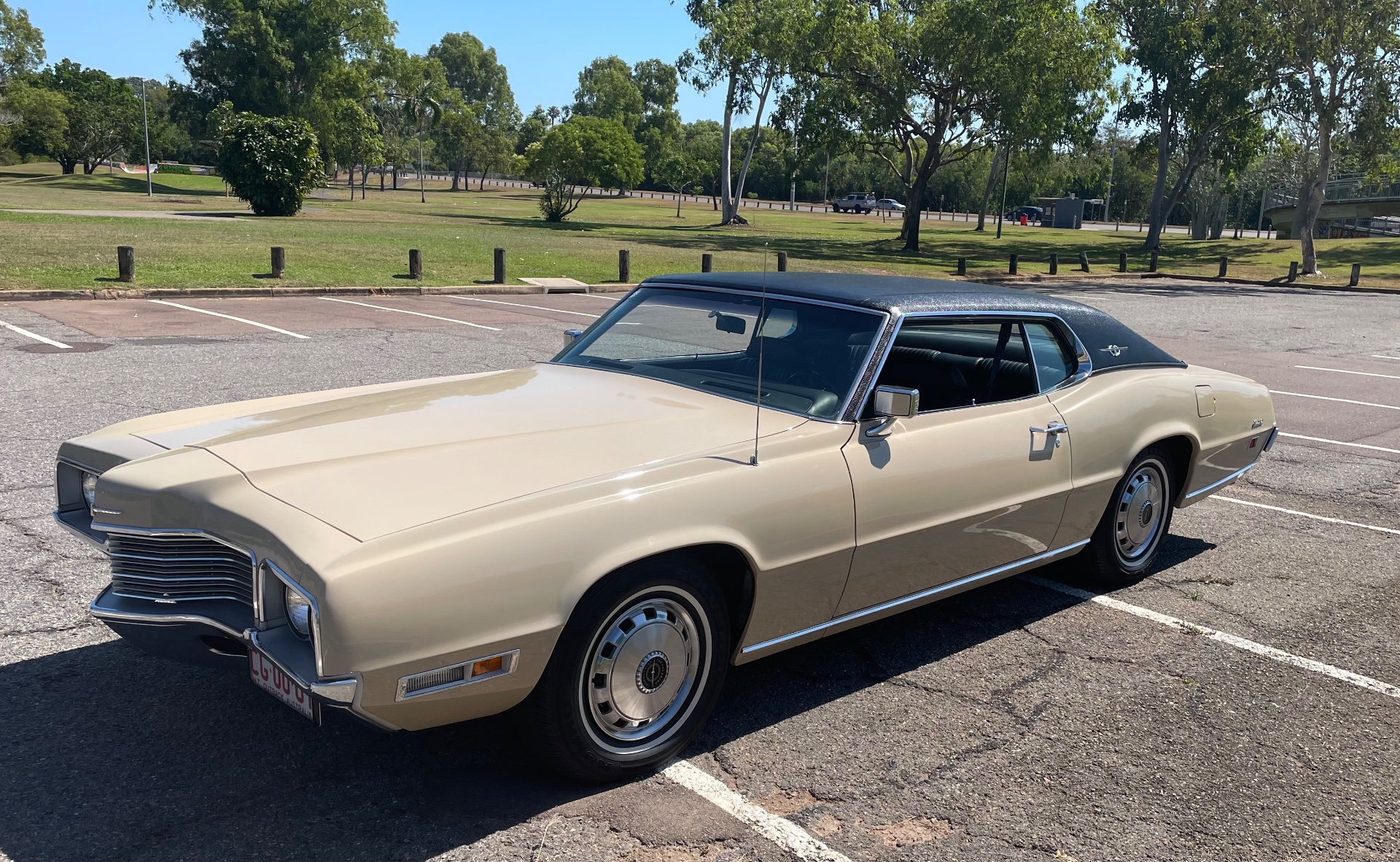 1971 FORD THUNDERBIRD AUTOMATIC COUPE