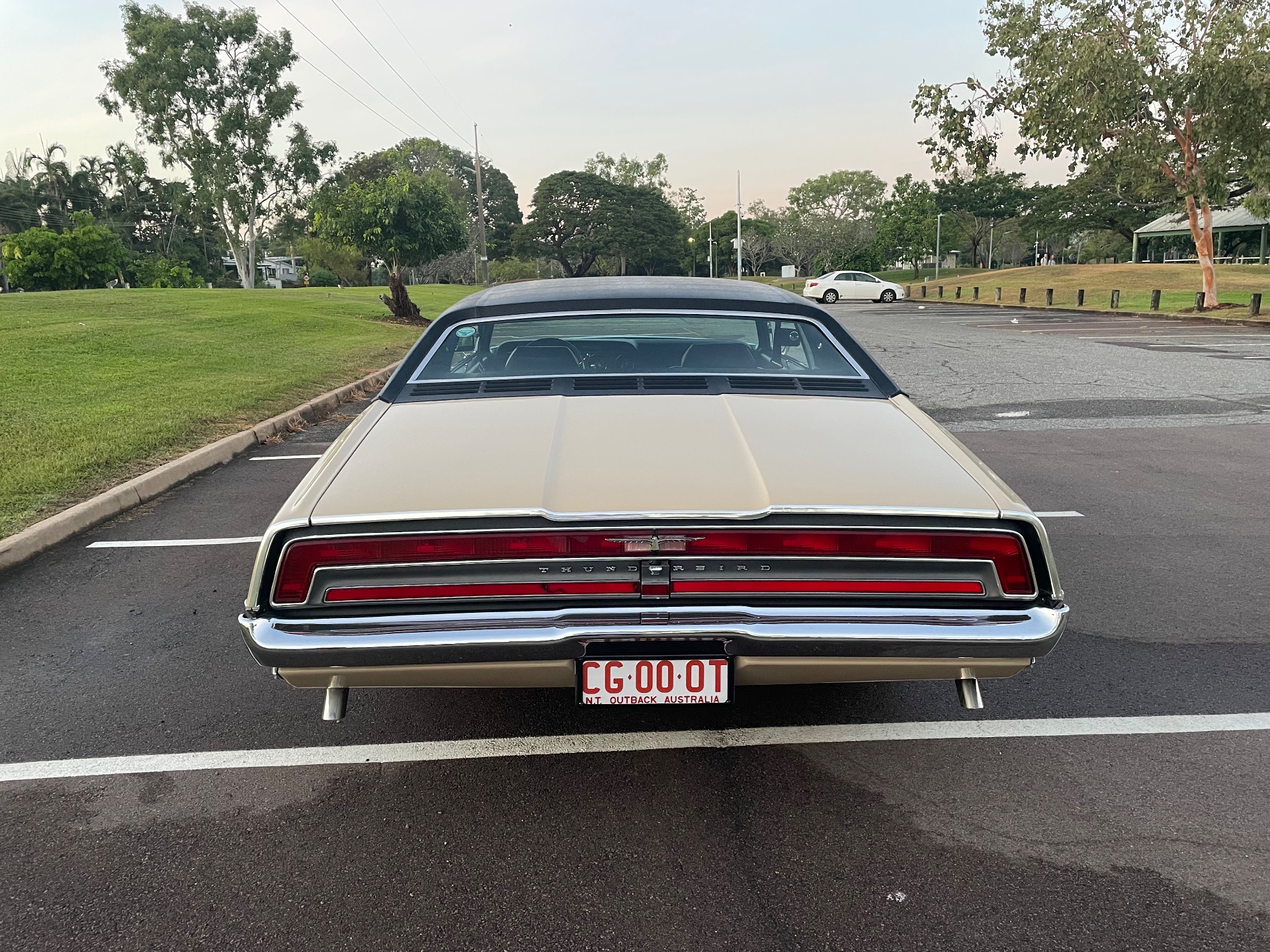 1971 FORD THUNDERBIRD AUTOMATIC COUPE