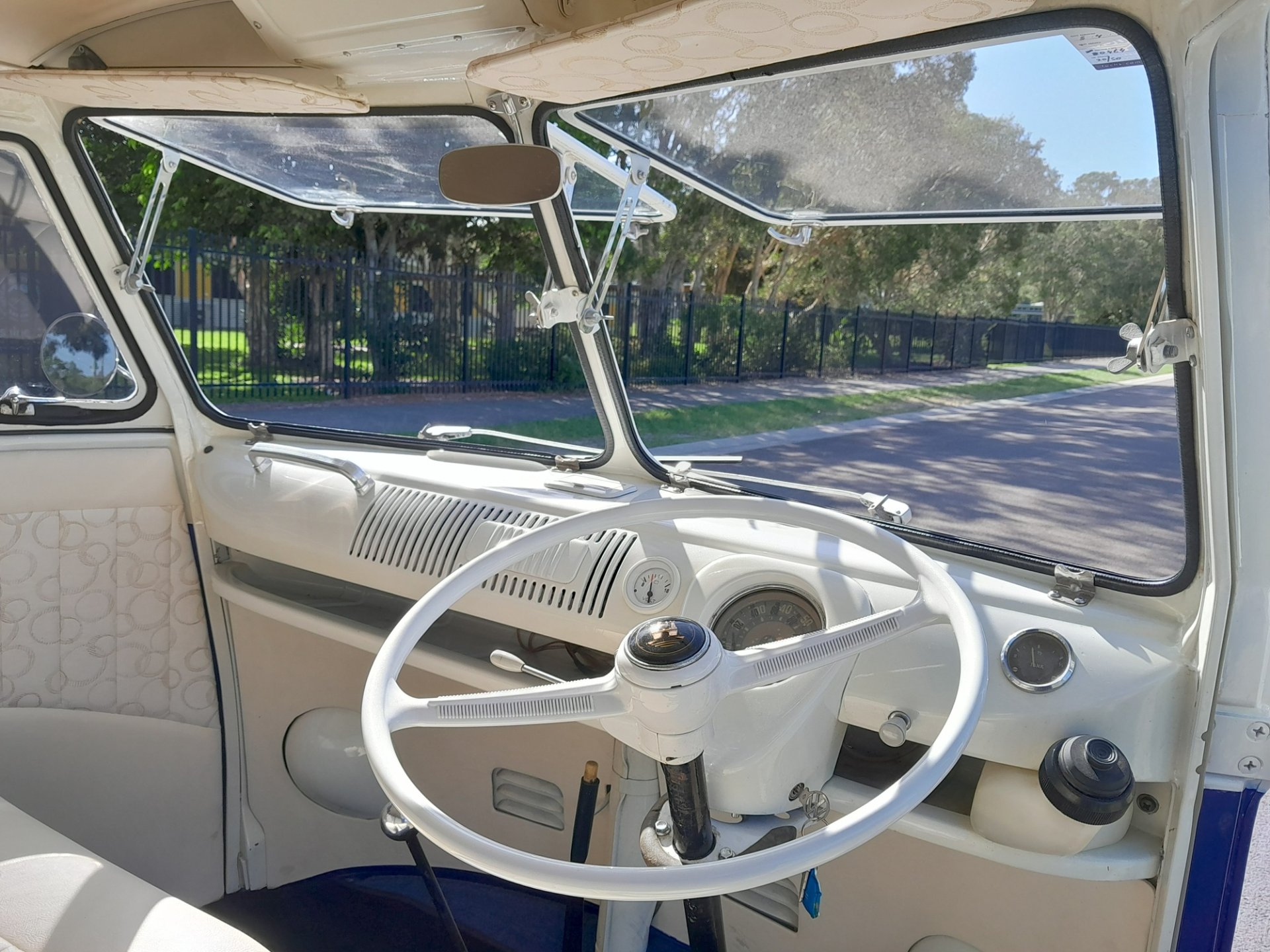 1965 VOLKSWAGEN KOMBI SPLIT-SCREEN 