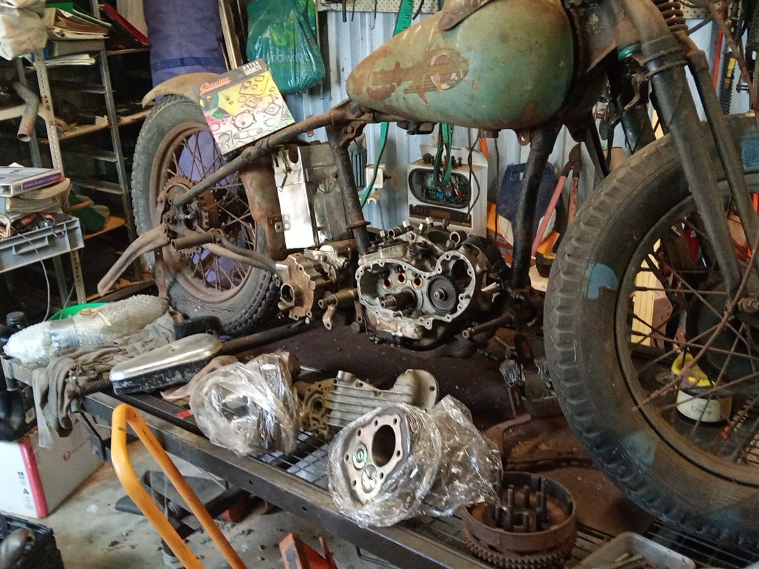 1942 HARLEY-DAVIDSON WLA ROAD