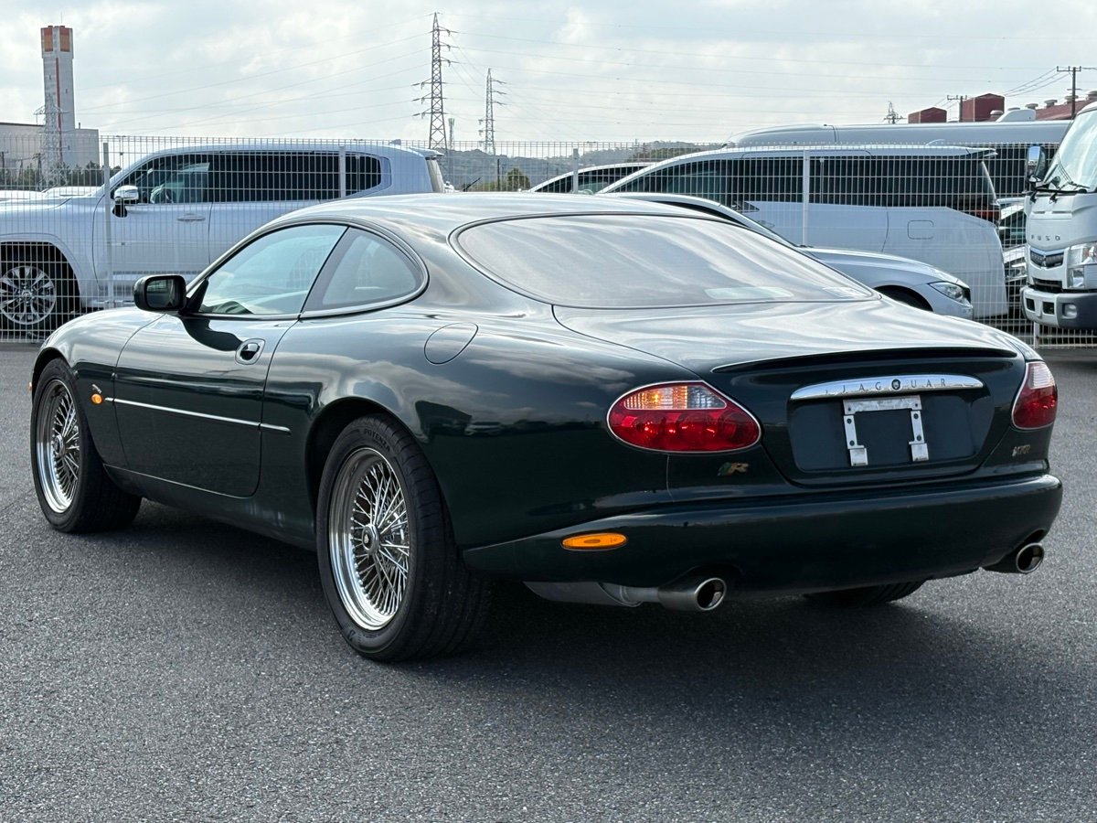 2001 JAGUAR XKR MY01 CLASSIC 5 SP AUTOMATIC 2D COUPE