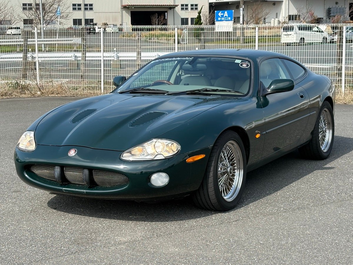 2001 JAGUAR XKR MY01 CLASSIC 5 SP AUTOMATIC 2D COUPE