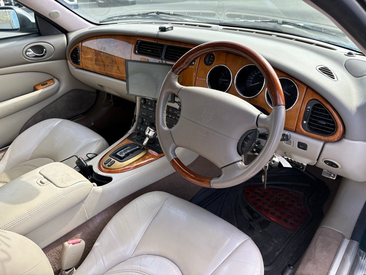 2001 JAGUAR XKR MY01 CLASSIC 5 SP AUTOMATIC 2D COUPE