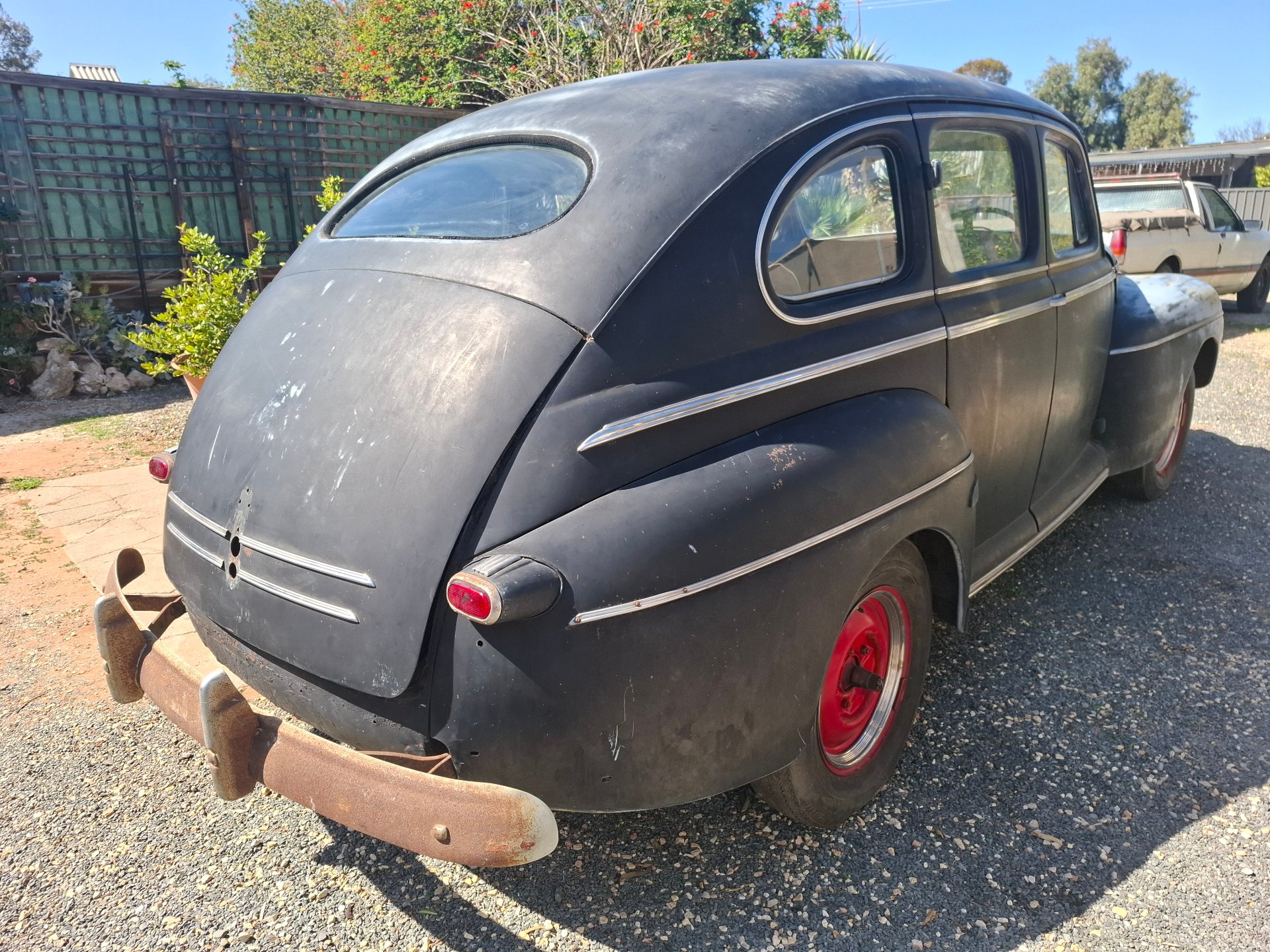 1946 FORD SUPER DELUXE SEDAN
