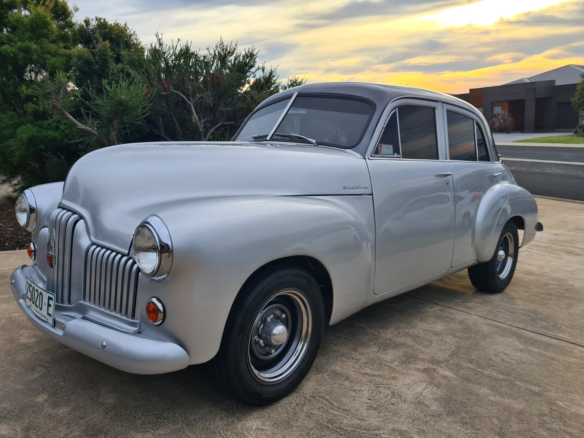 1949 HOLDEN 48-215 FX SEDAN