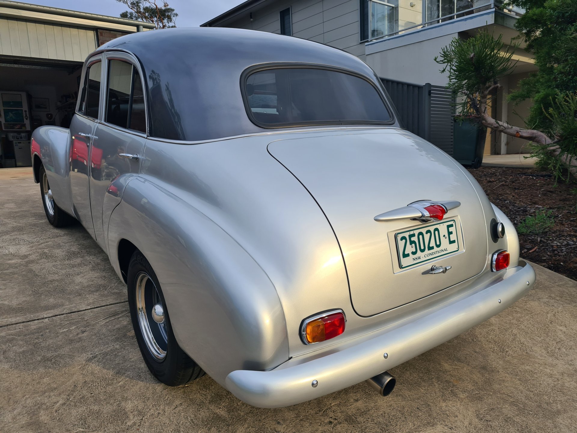 1949 HOLDEN 48-215 FX SEDAN