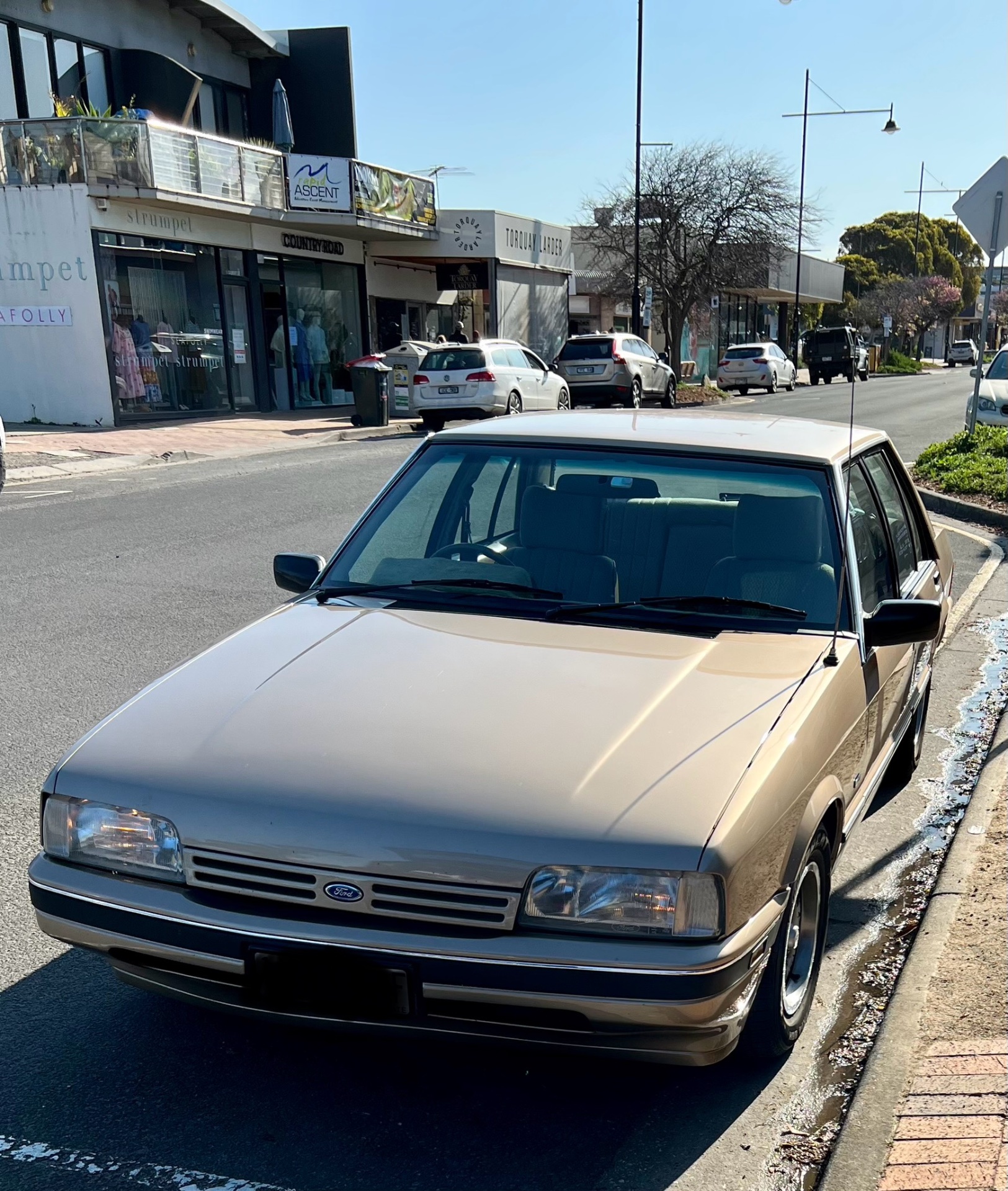 1987 FORD FALCON XF GL 3 SP AUTOMATIC 4D SEDAN