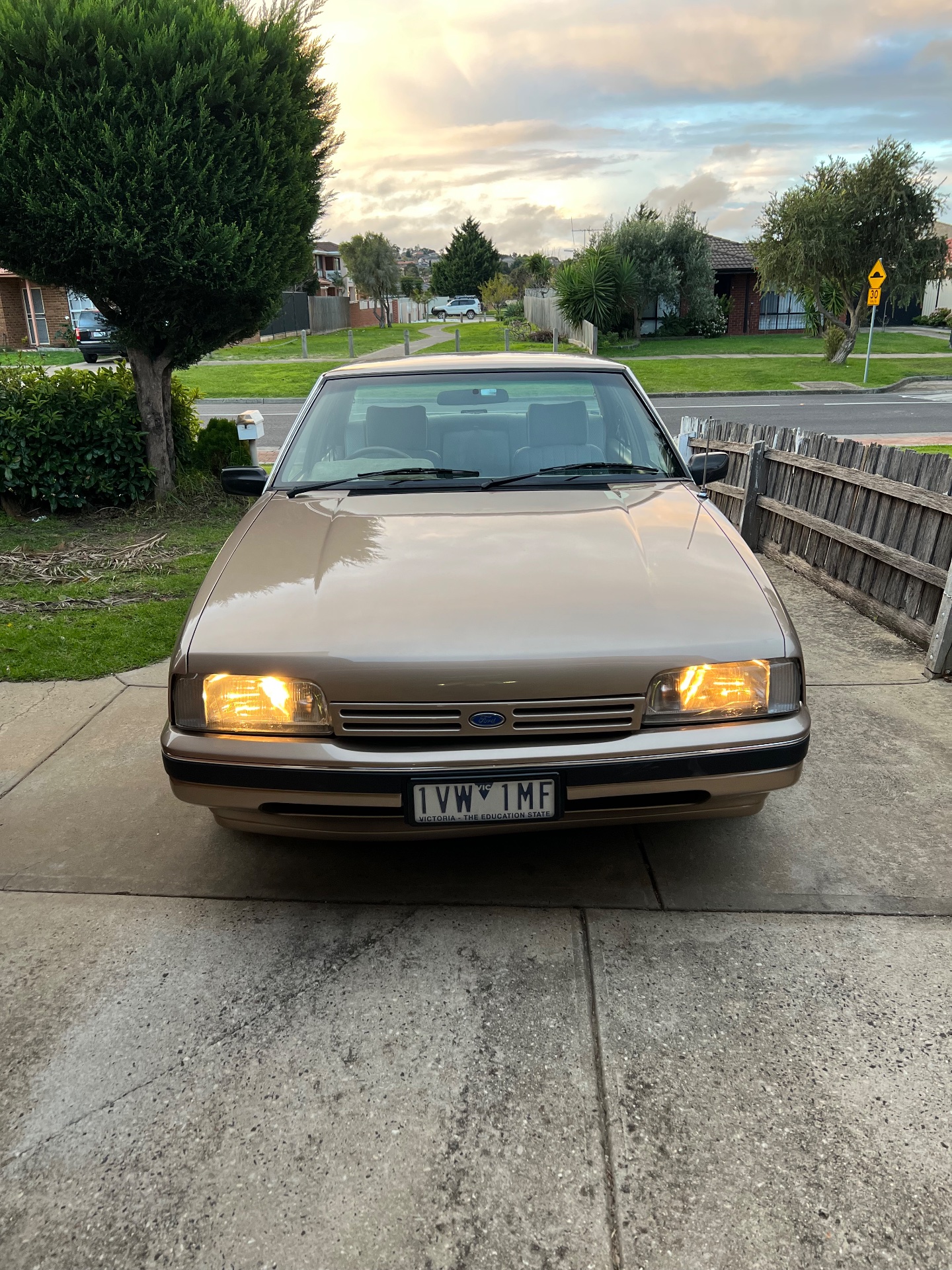 1987 FORD FALCON XF GL 3 SP AUTOMATIC 4D SEDAN