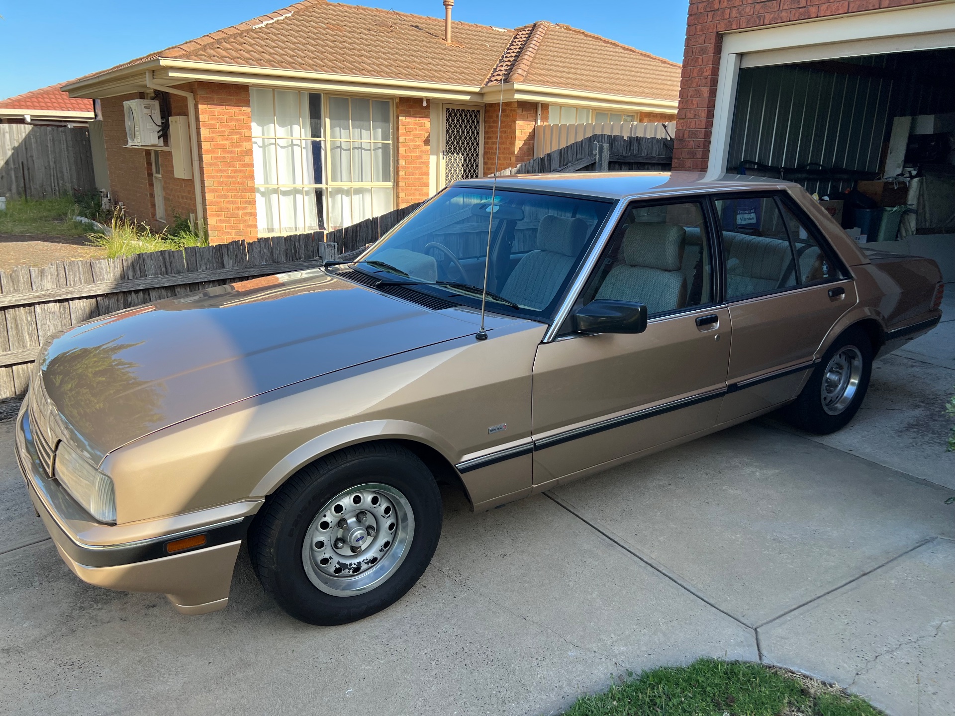 1987 FORD FALCON XF GL 3 SP AUTOMATIC 4D SEDAN