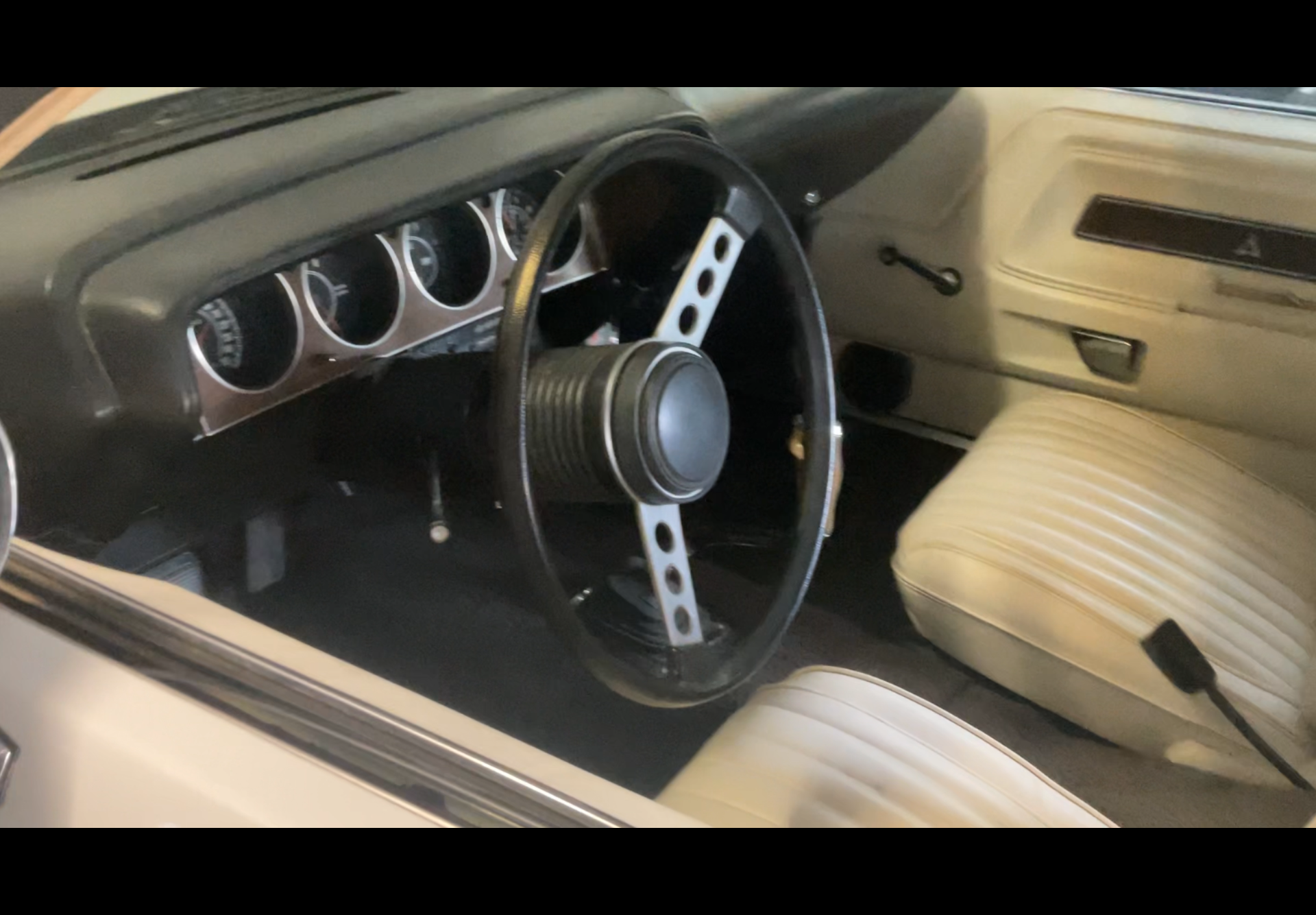 1972 DODGE CHALLENGER COUPE