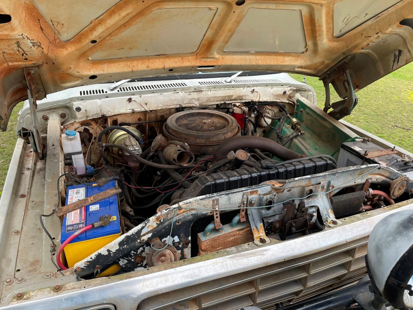 1983 FORD F100 3 SP AUTOMATIC AMBULANCE