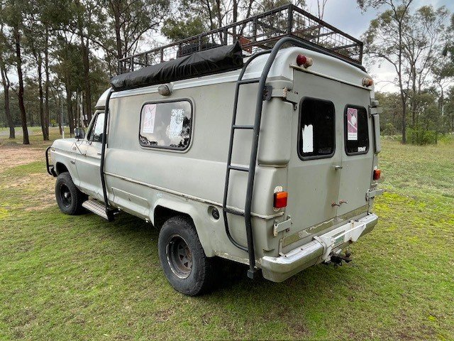 1983 FORD F100 3 SP AUTOMATIC AMBULANCE